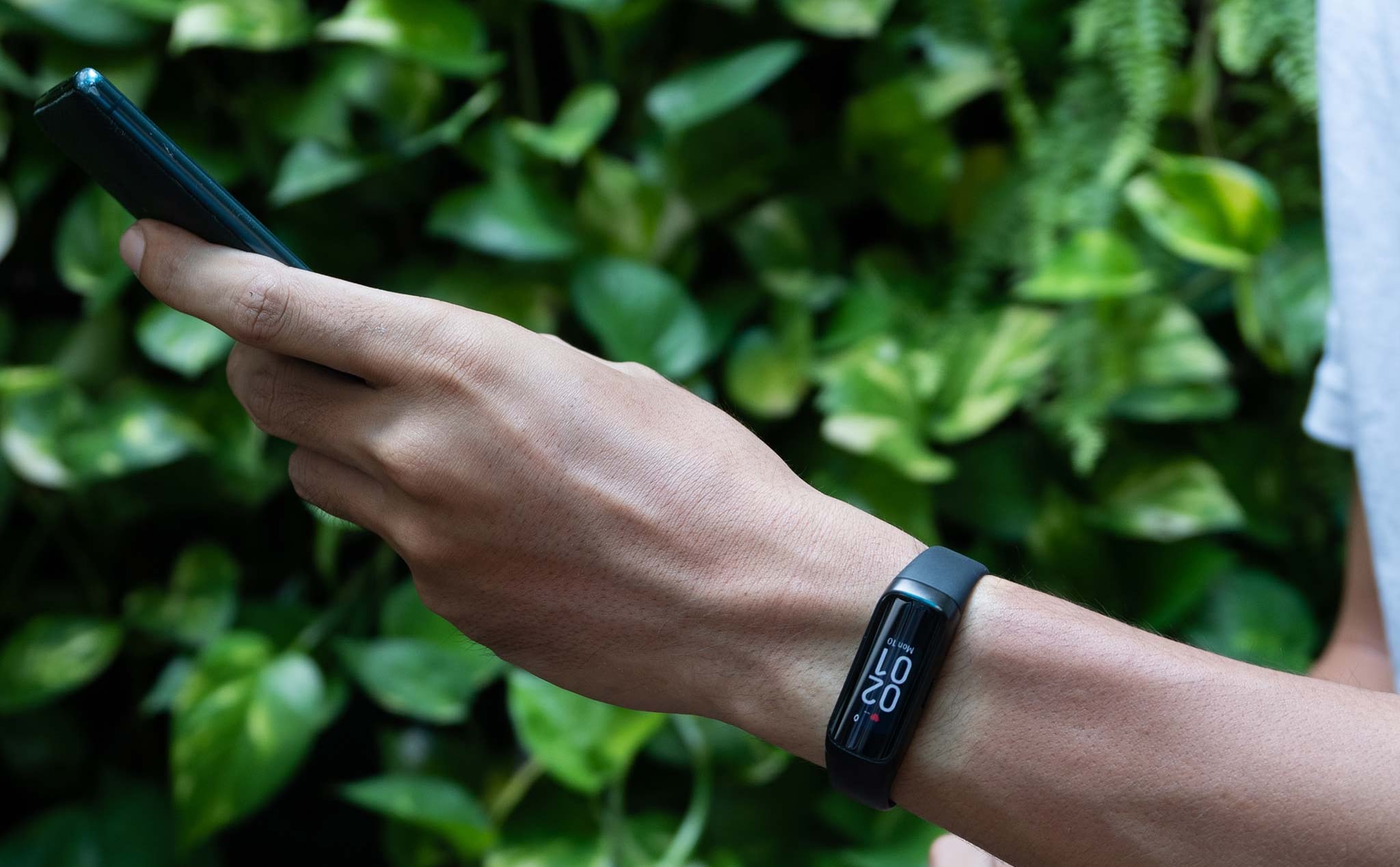 Trên tay vòng đeo tay thông minh Samsung Galaxy Fit/Fit e: Đẹp, nhẹ, dễ sử dụng
