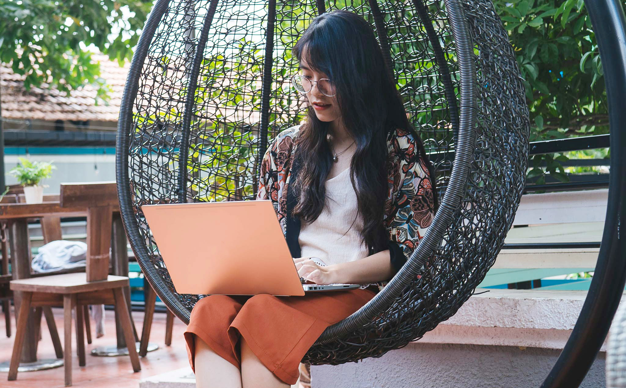 Sinh viên mua laptop để đi học đại học thì cần chú ý những điểm này