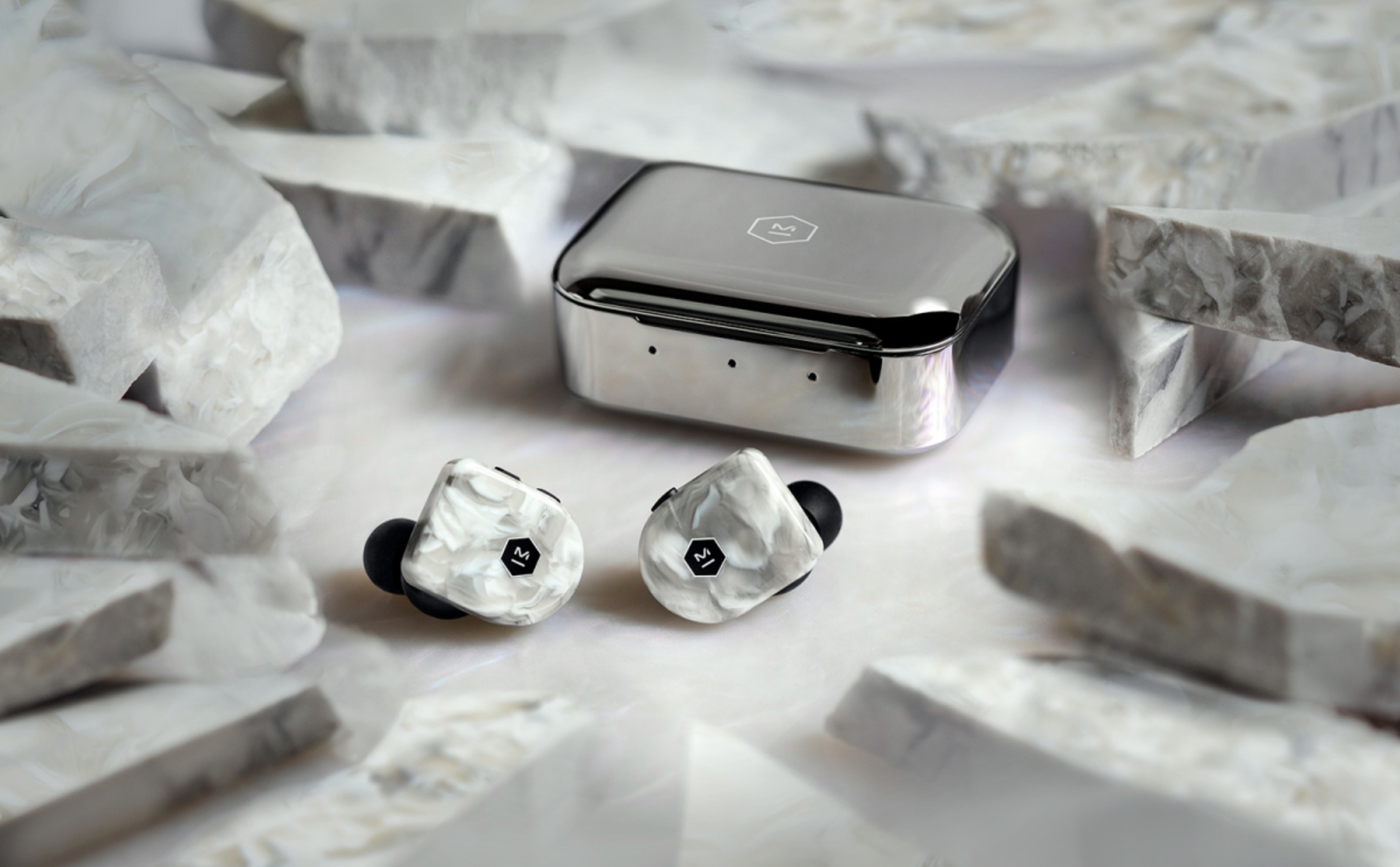 Master Dynamic MW07 Plus và MW07 Go - Dòng tai nghe True-Wireless mới pin trâu, chống nước tốt hơn