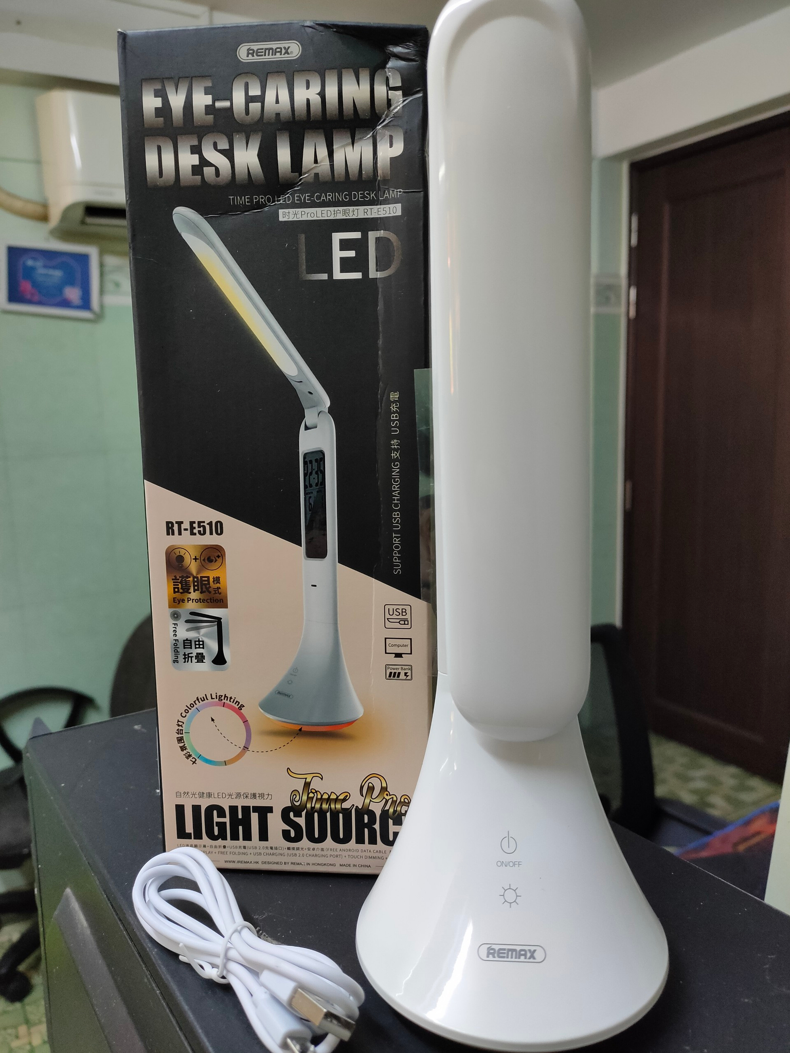 Đèn Led để bàn thông minh tích hợp đồng hồ Remax RT-E510 bảo vệ mắt