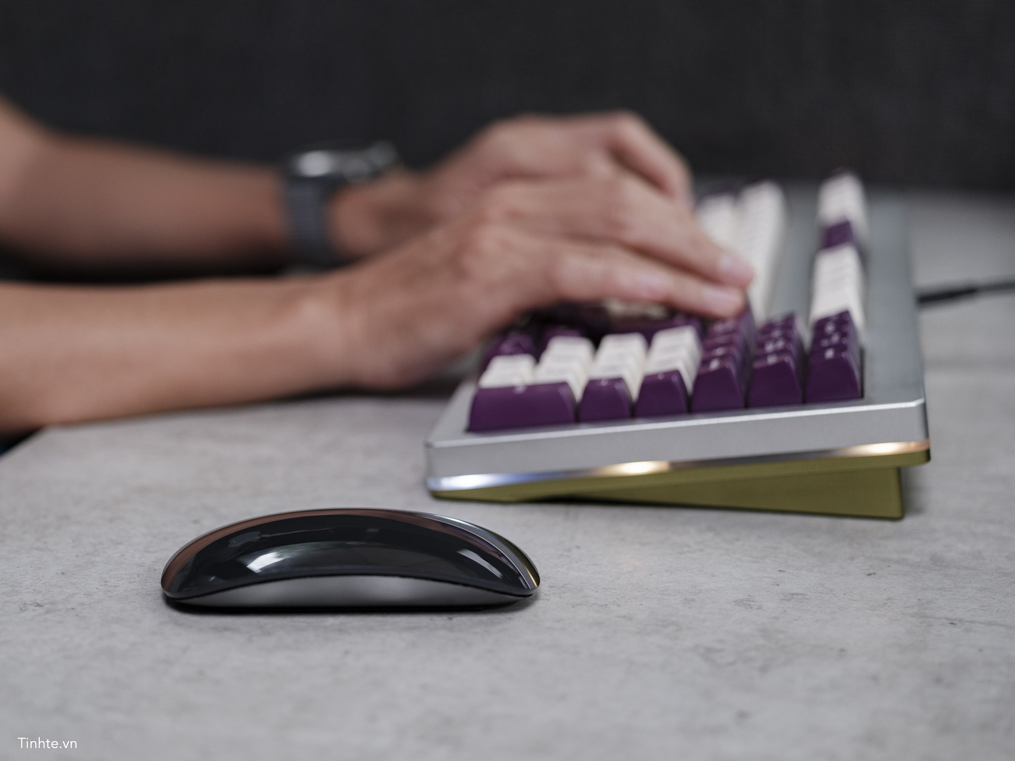 Review Apple Magic Mouse xám không gian đi kèm iMac Pro từ năm 2017