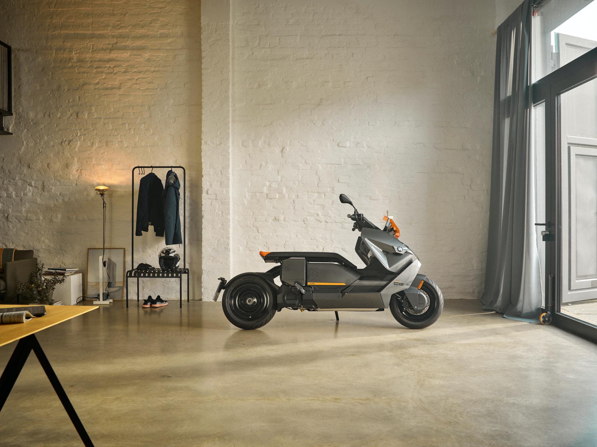 BMW-CE-04-tinhte- 1.jpg
