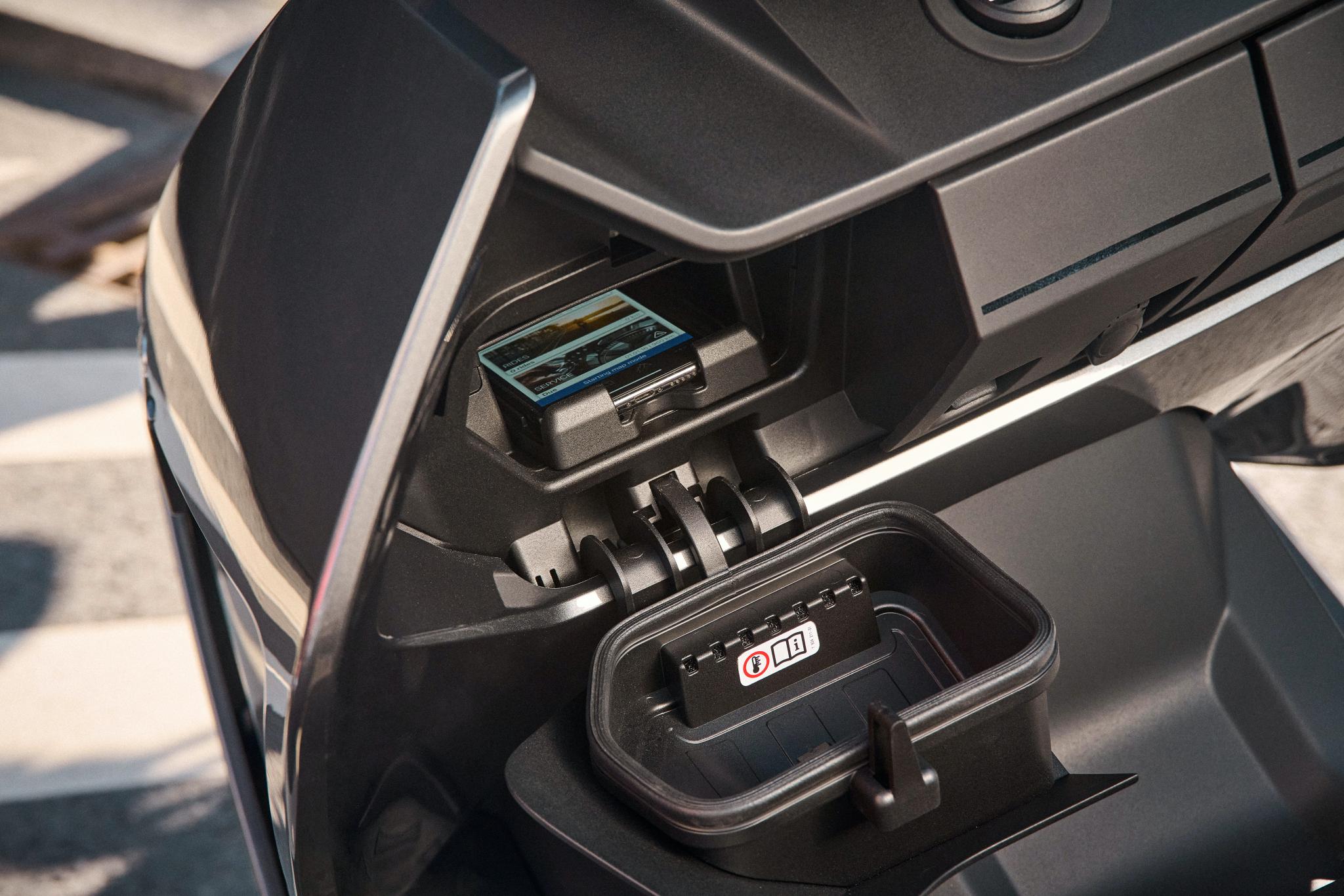 BMW-CE-04-tinhte- 26.jpg