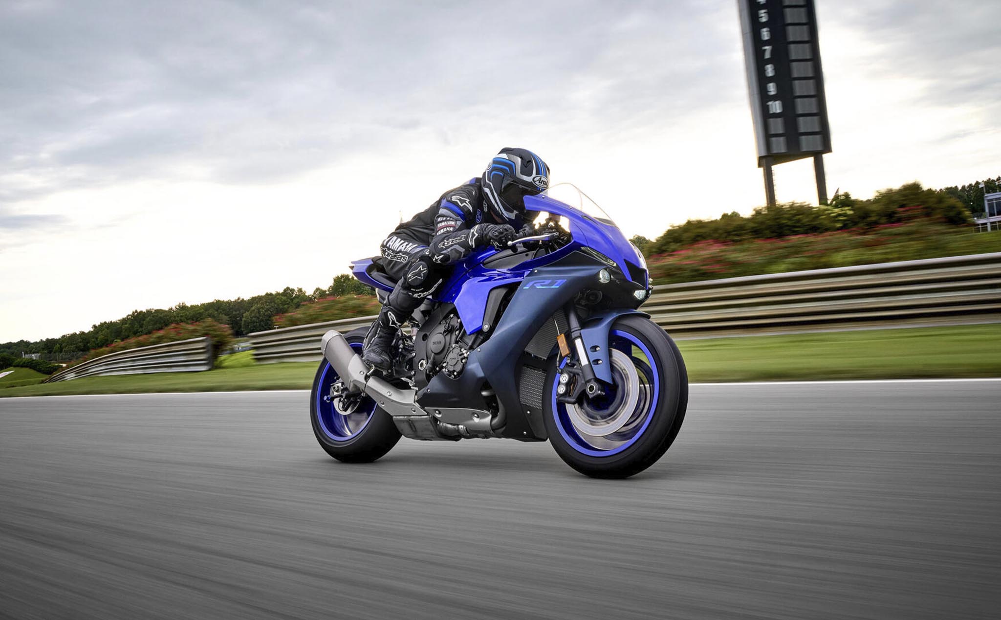 yamaharn8283_3.jpg