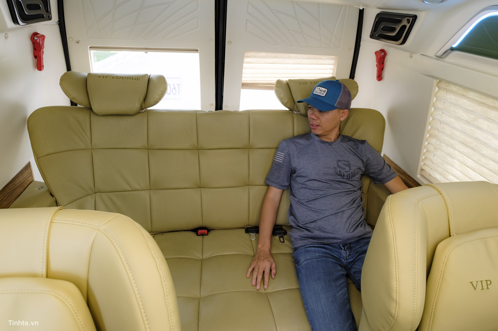Dcar_VIP_Lounge_tinhte_cuhiep30.jpg