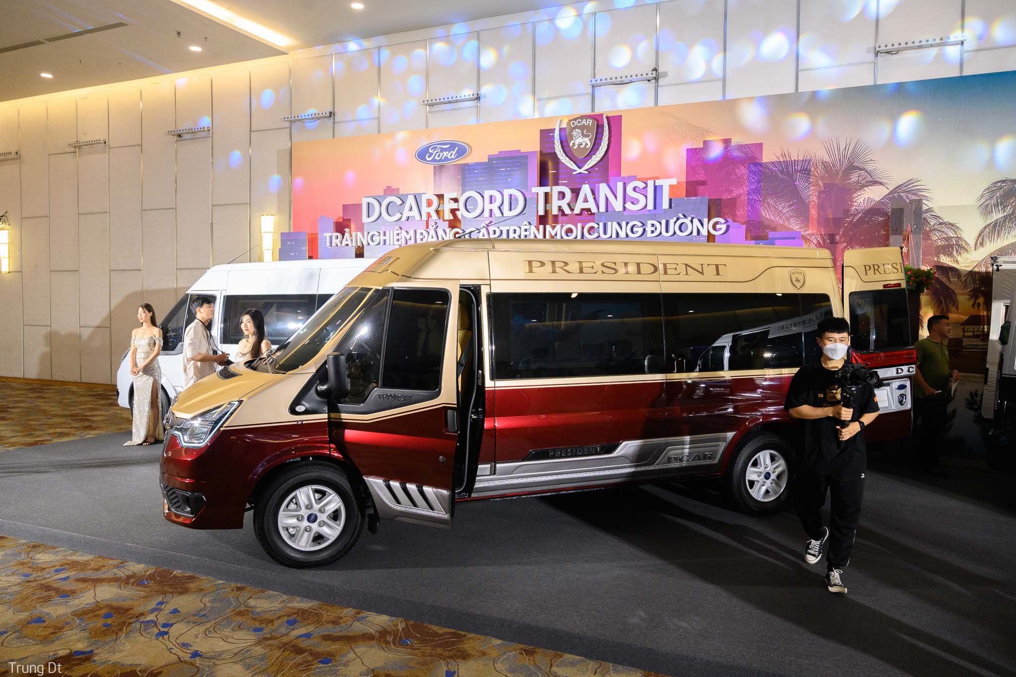 DCar nhận chứng nhận QVM từ Ford cho những dòng xe nâng cấp nội thất Limousine