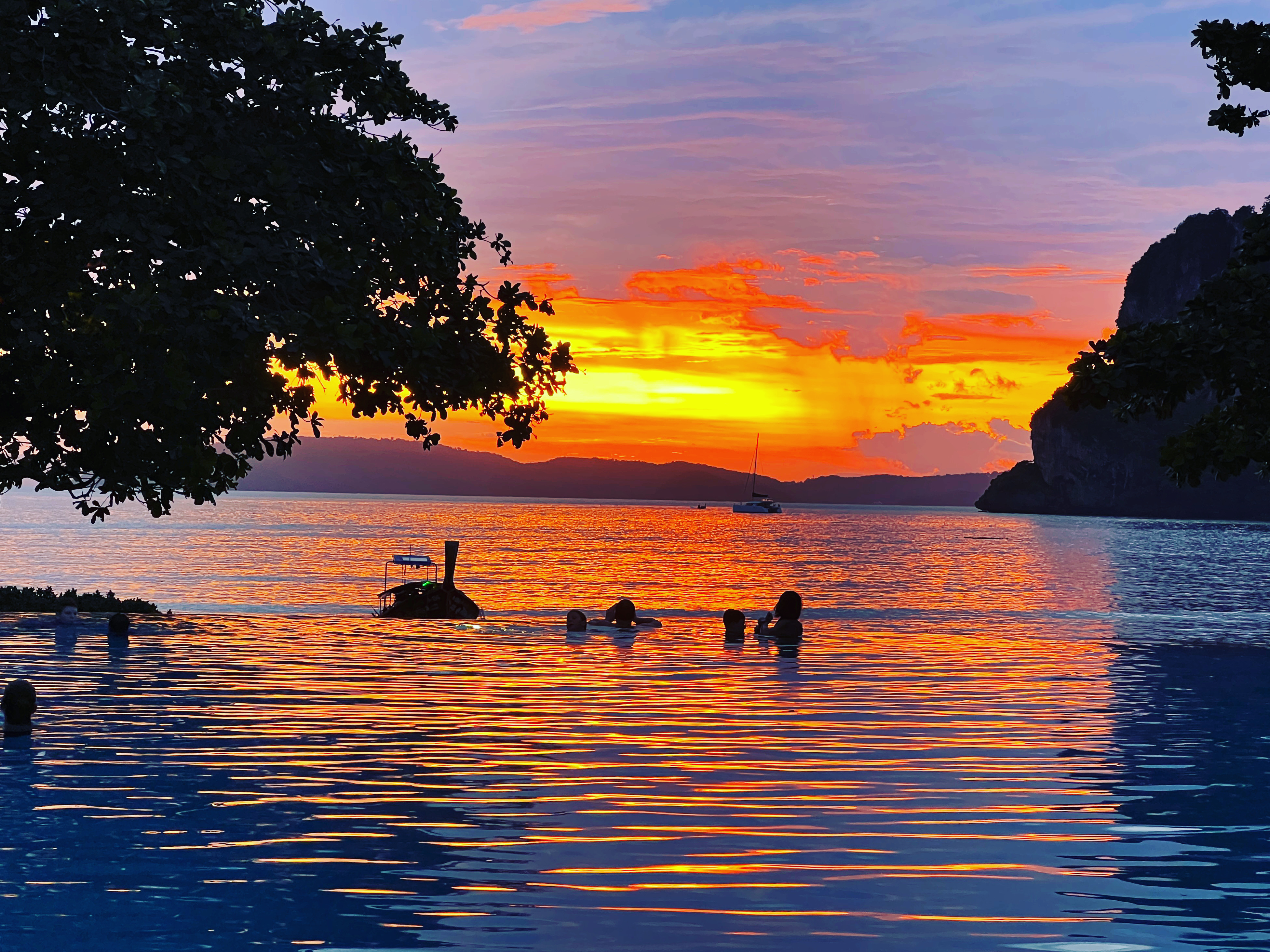 Railay beach violet sunset.jpg