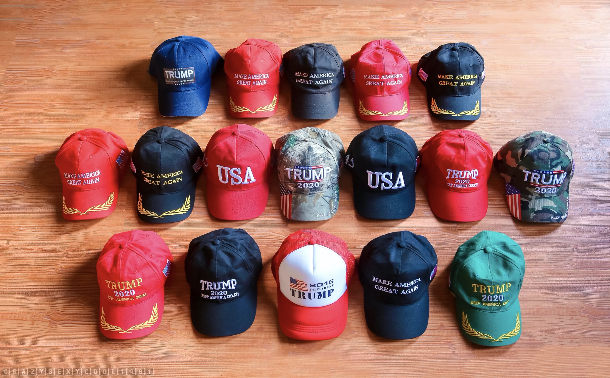 Trên tay mũ lưỡi trai Camo 3D - TRUMP 2020