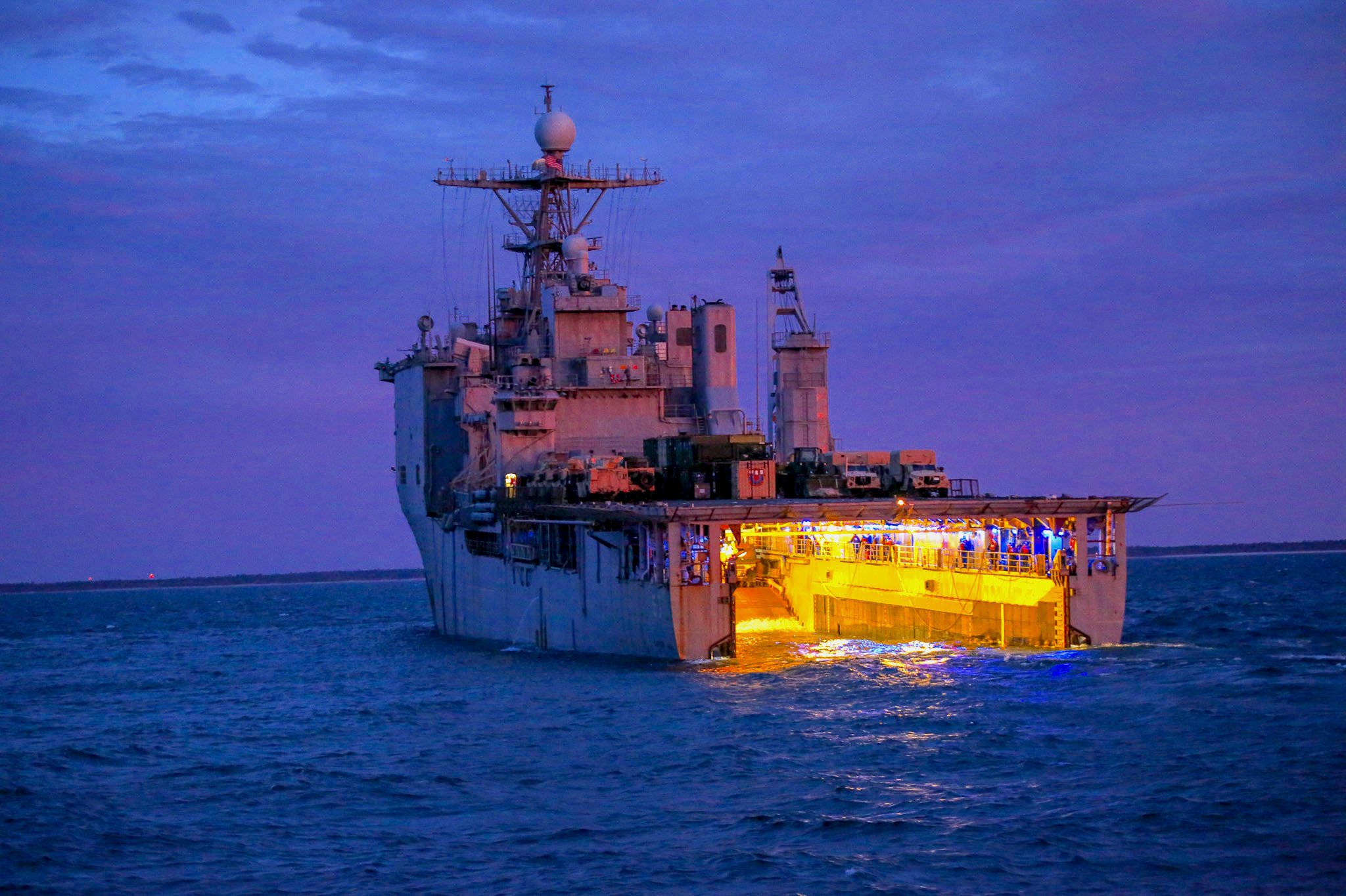 009 USS Carter Hall.jpeg