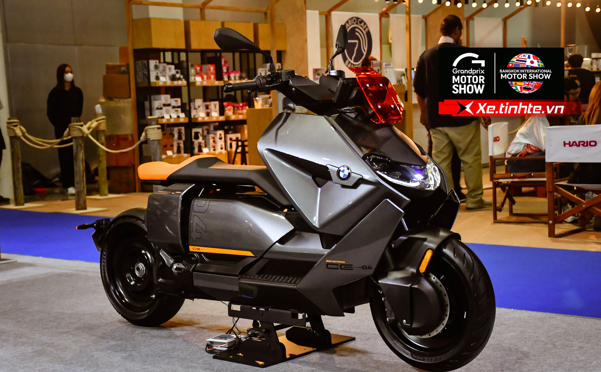 BIMS 2023: "Trên tay" BMW CE 04 - maxi scooter điện thiết kế tương lai, giá gần 600 triệu