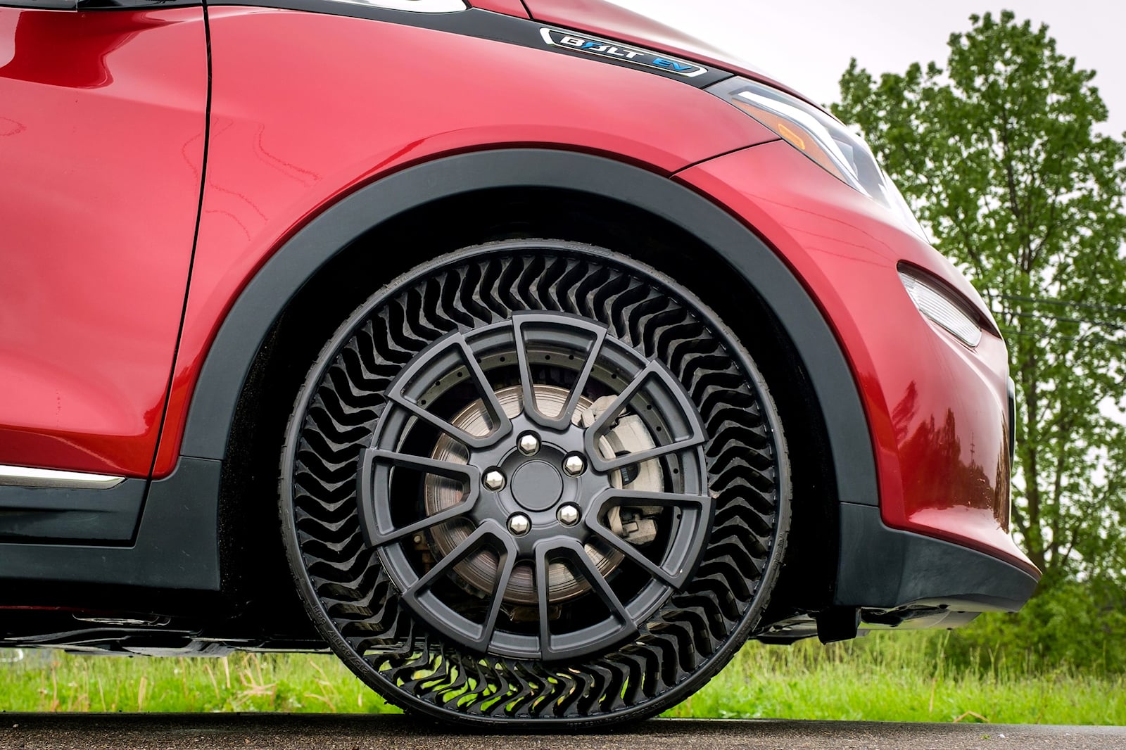 Michelin thử nghiệm thành công lốp không hơi Uptis ở vận tốc hơn 200 km/h