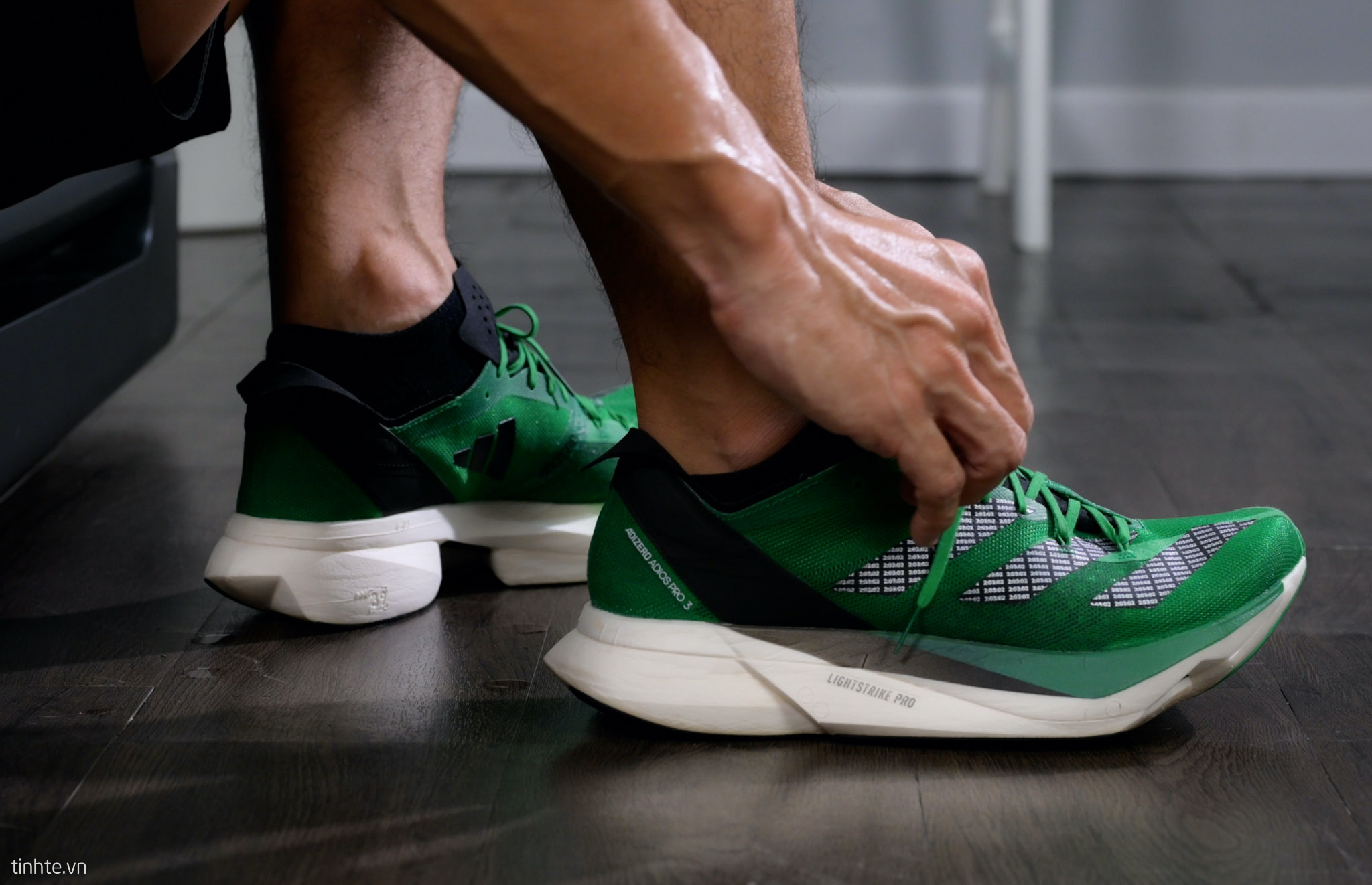 Đánh giá nhanh Adidas Adizero Pro 3: "Siêu giày" chạy bộ êm ái, vững chãi