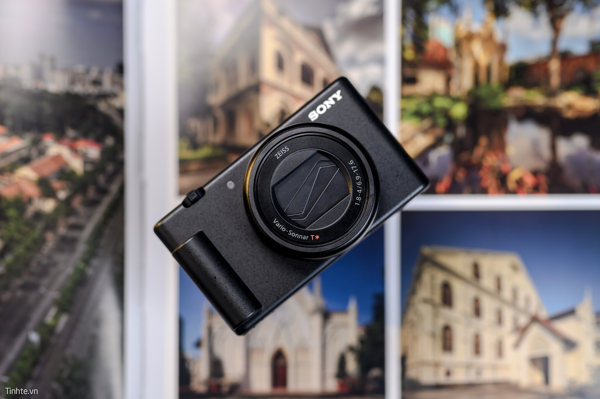 sony-zv-1-ii-tren-tay-tinh-te.jpg