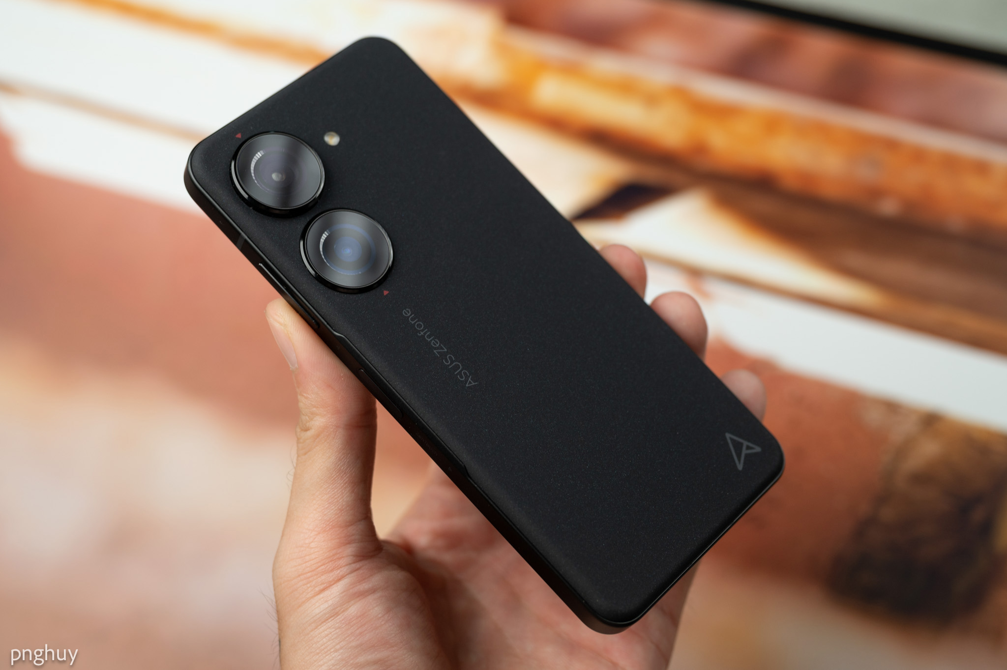 trentay-ASUS-zenfone10-tinhte1.jpg