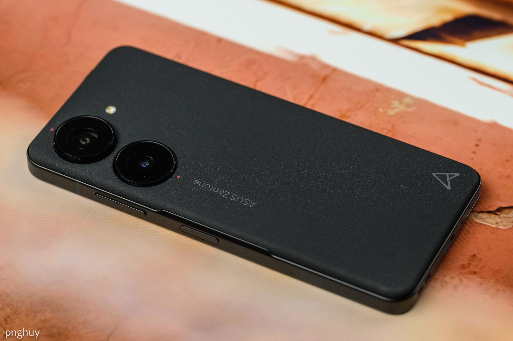 trentay-ASUS-zenfone10-tinhte14.jpg