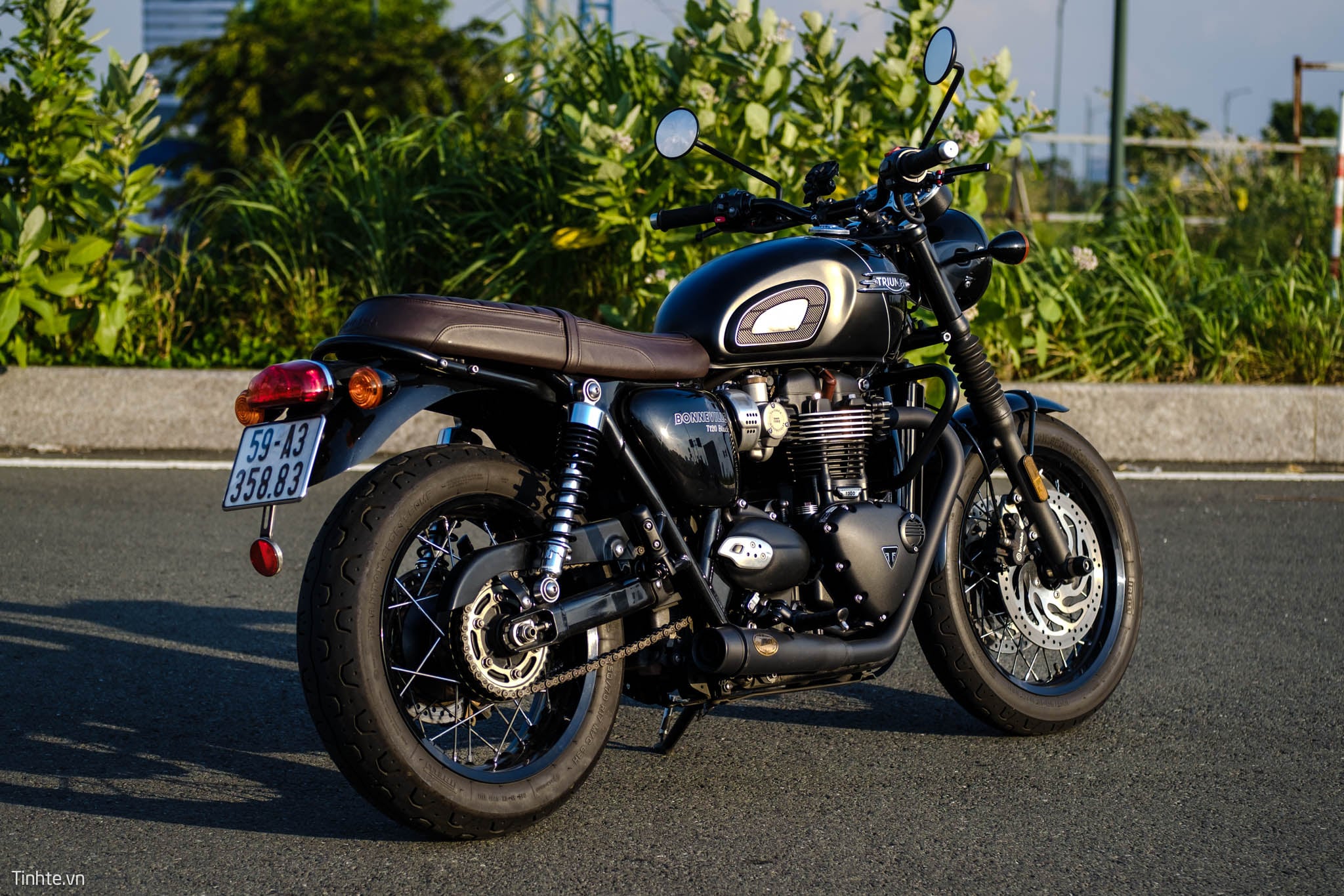 triumph-t120-tinhte-3.jpg