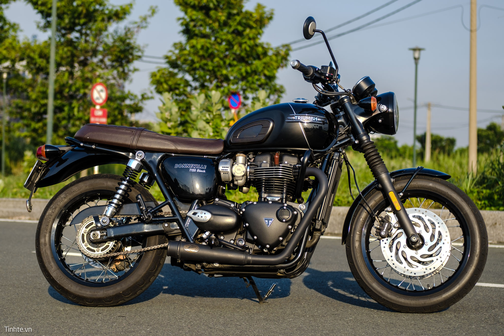 triumph-t120-tinhte-2.jpg