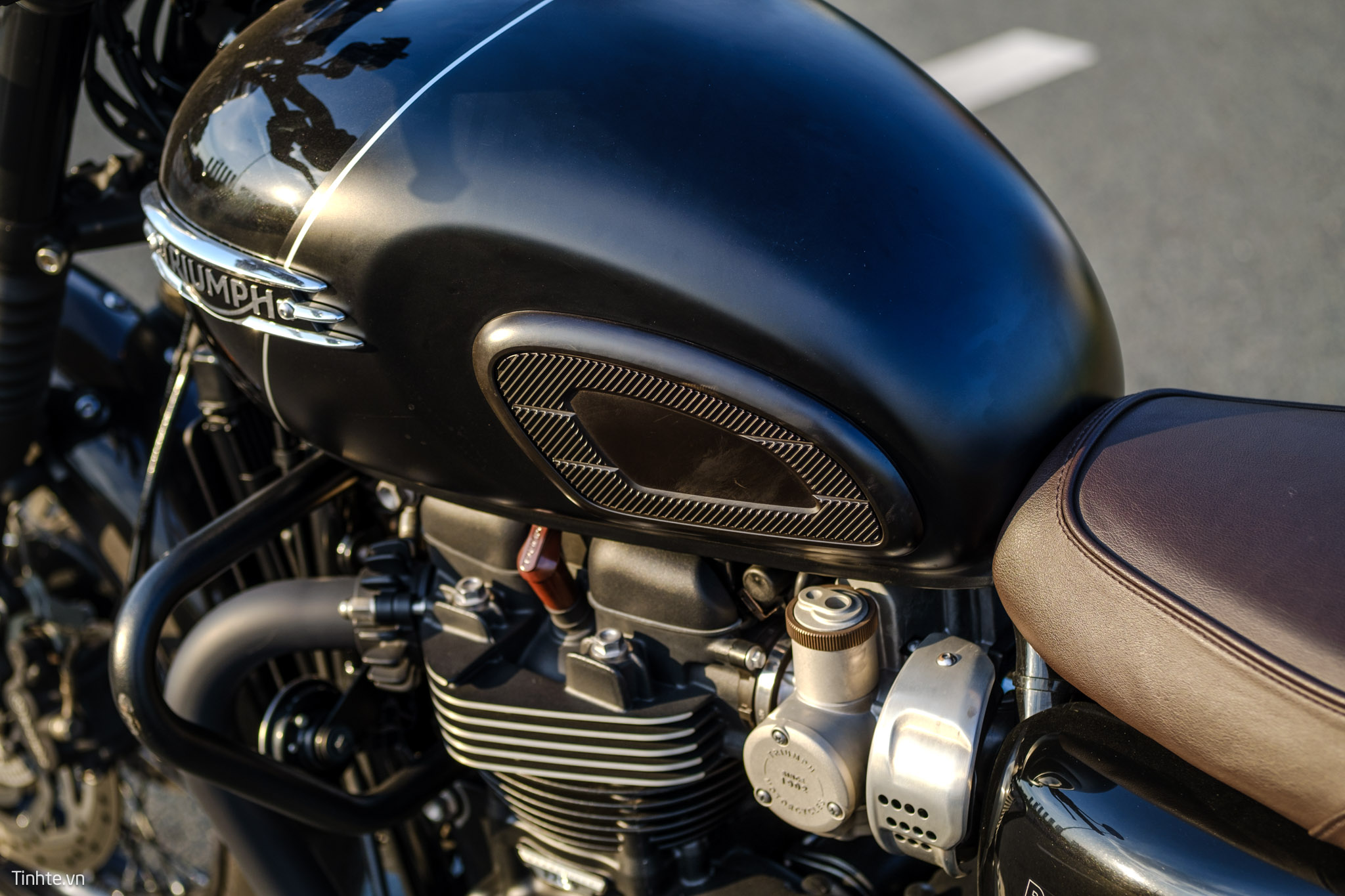 triumph-t120-tinhte-25.jpg