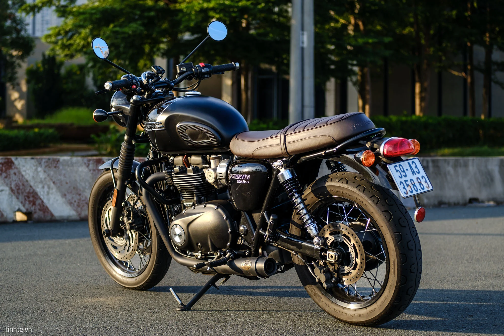 triumph-t120-tinhte-28.jpg