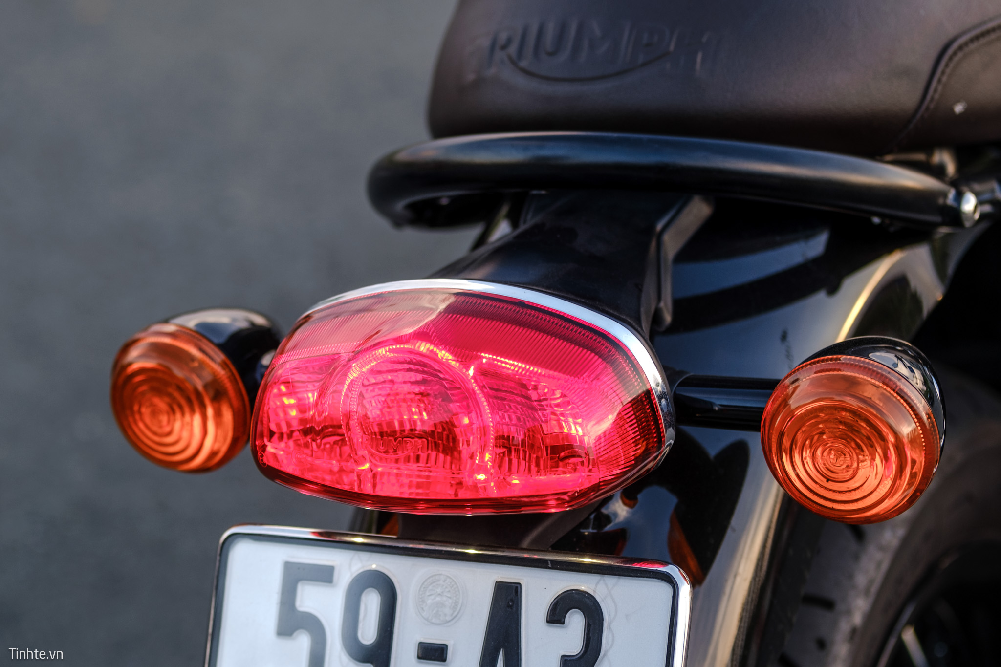 triumph-t120-tinhte-32.jpg