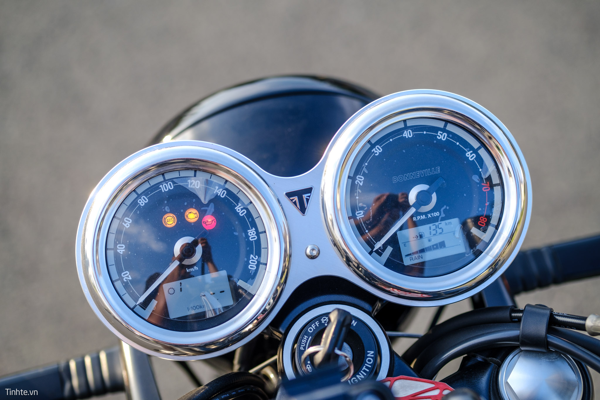 triumph-t120-tinhte-23.jpg