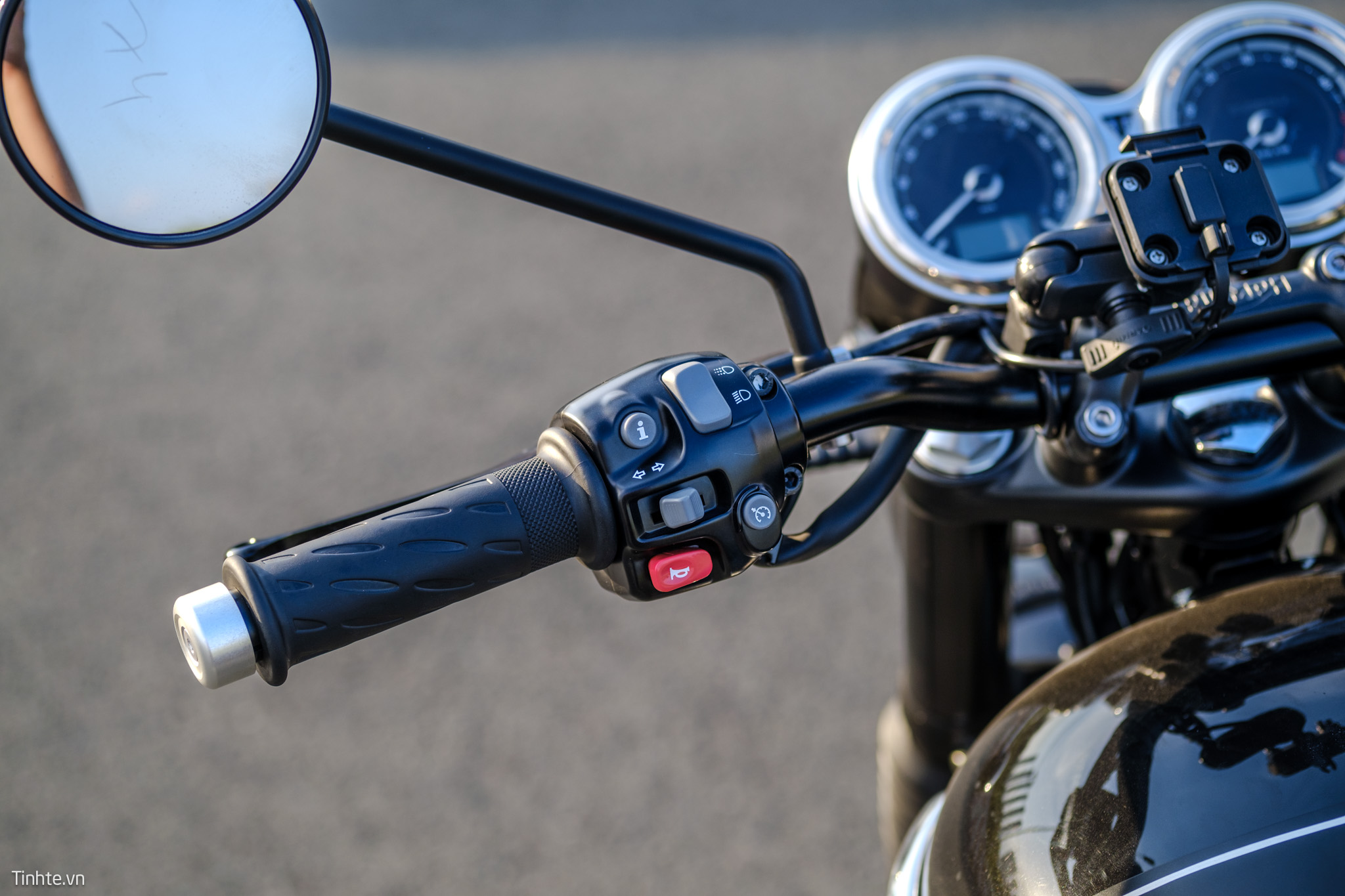 triumph-t120-tinhte-20.jpg