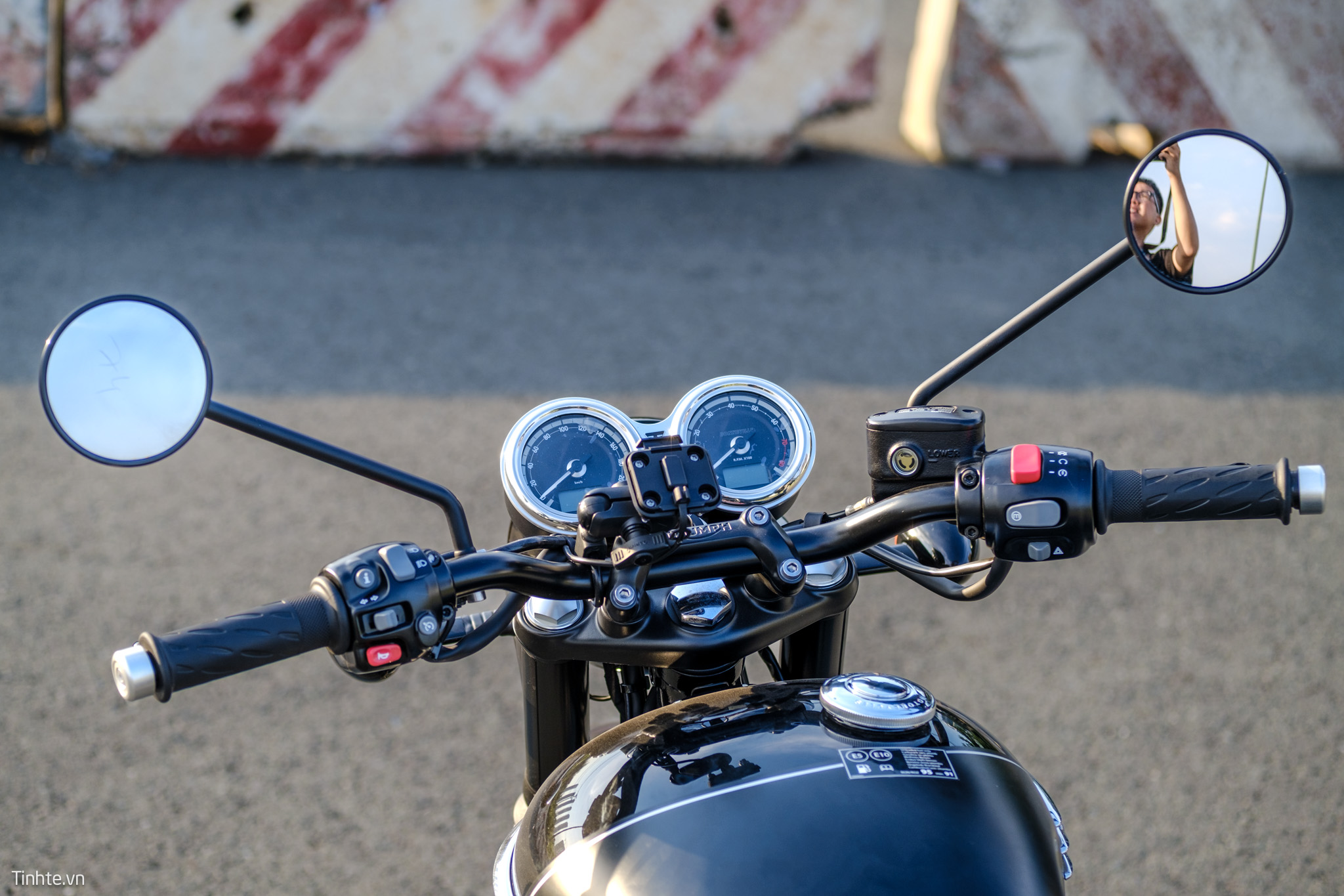 triumph-t120-tinhte-19.jpg
