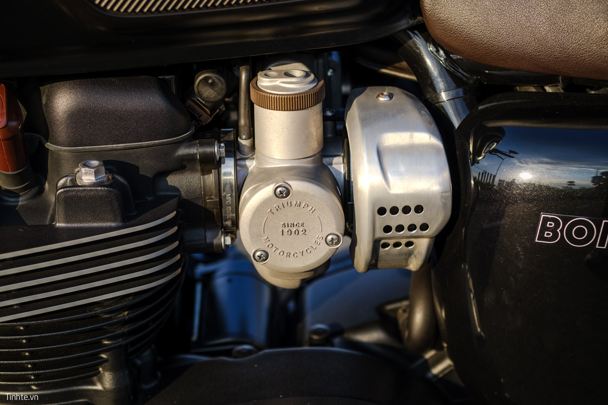 triumph-t120-tinhte-16.jpg
