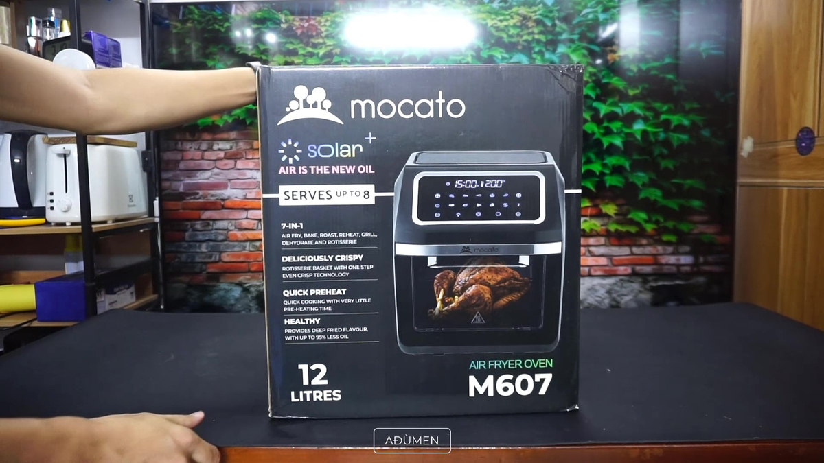 Review Đánh giá Nồi chiên không dầu Mocato M607 với Mặt kính cường lực giúp quan sát thức ăn