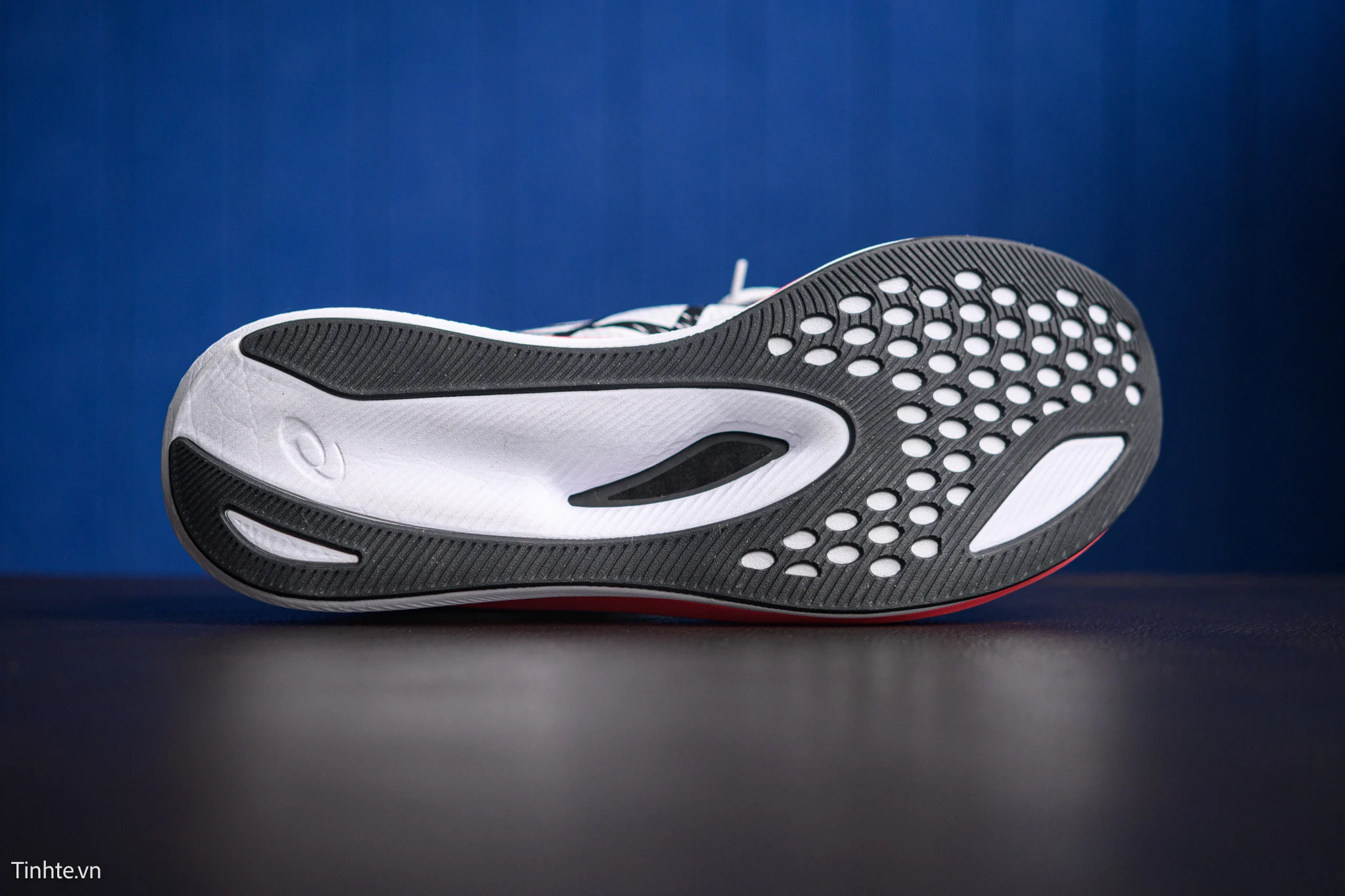 asics-magic-speed-3-tinhte-11.jpg