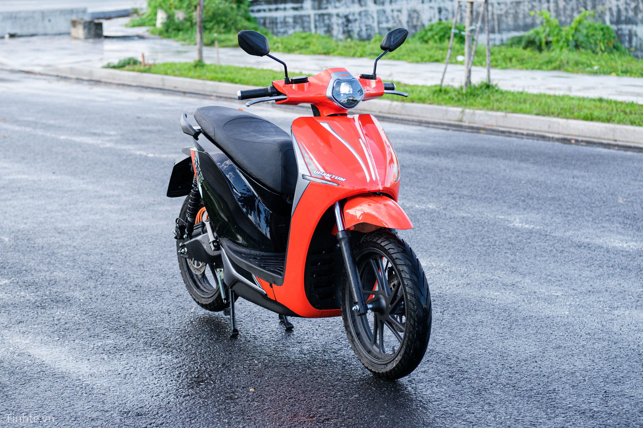 Chi tiết Dat Bike Quantum: mạnh và bốc nhưng ổn định, cốp to quá tiện