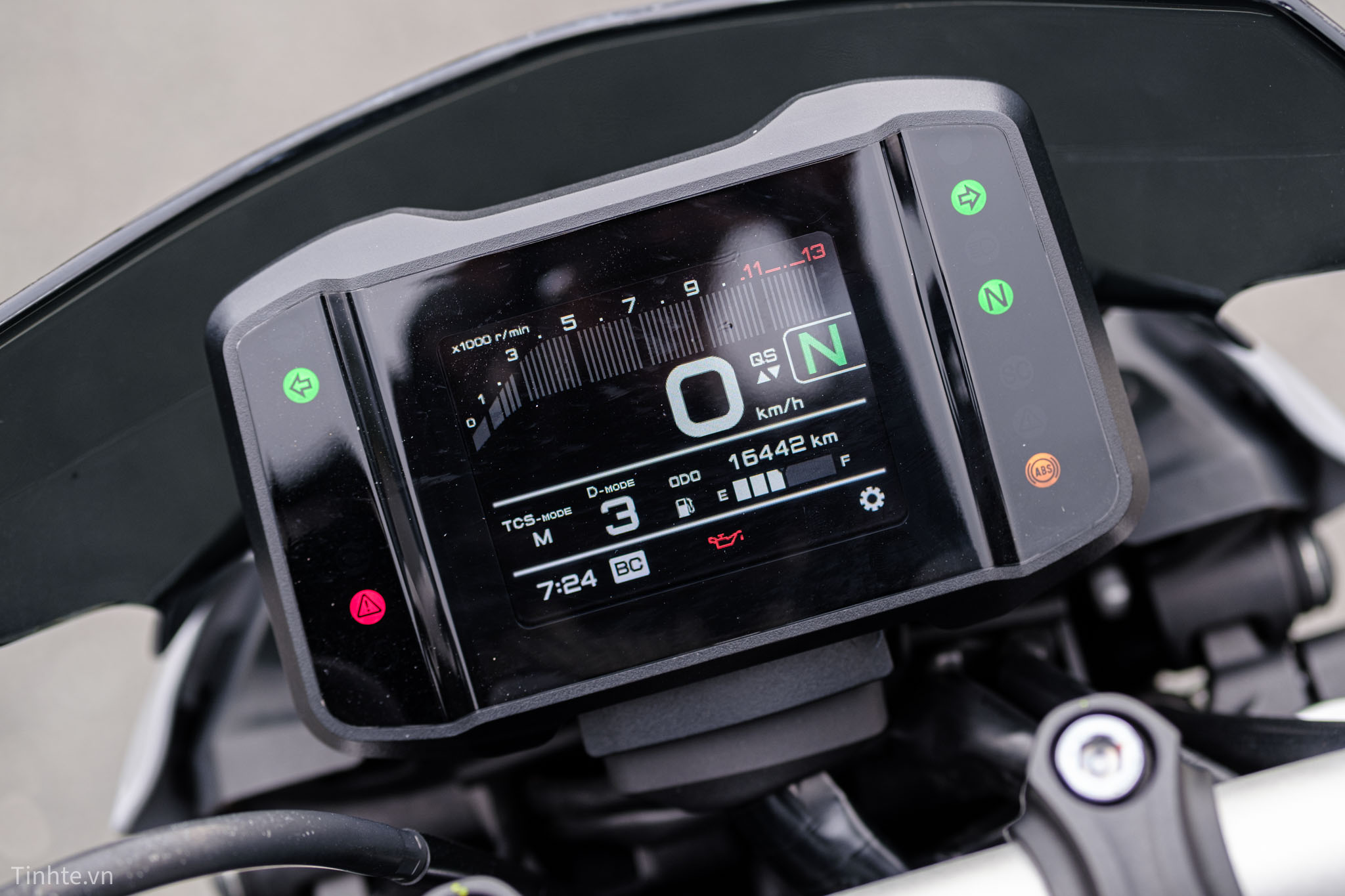 tren-tay-yamaha-mt-09-tinhte-25.jpg