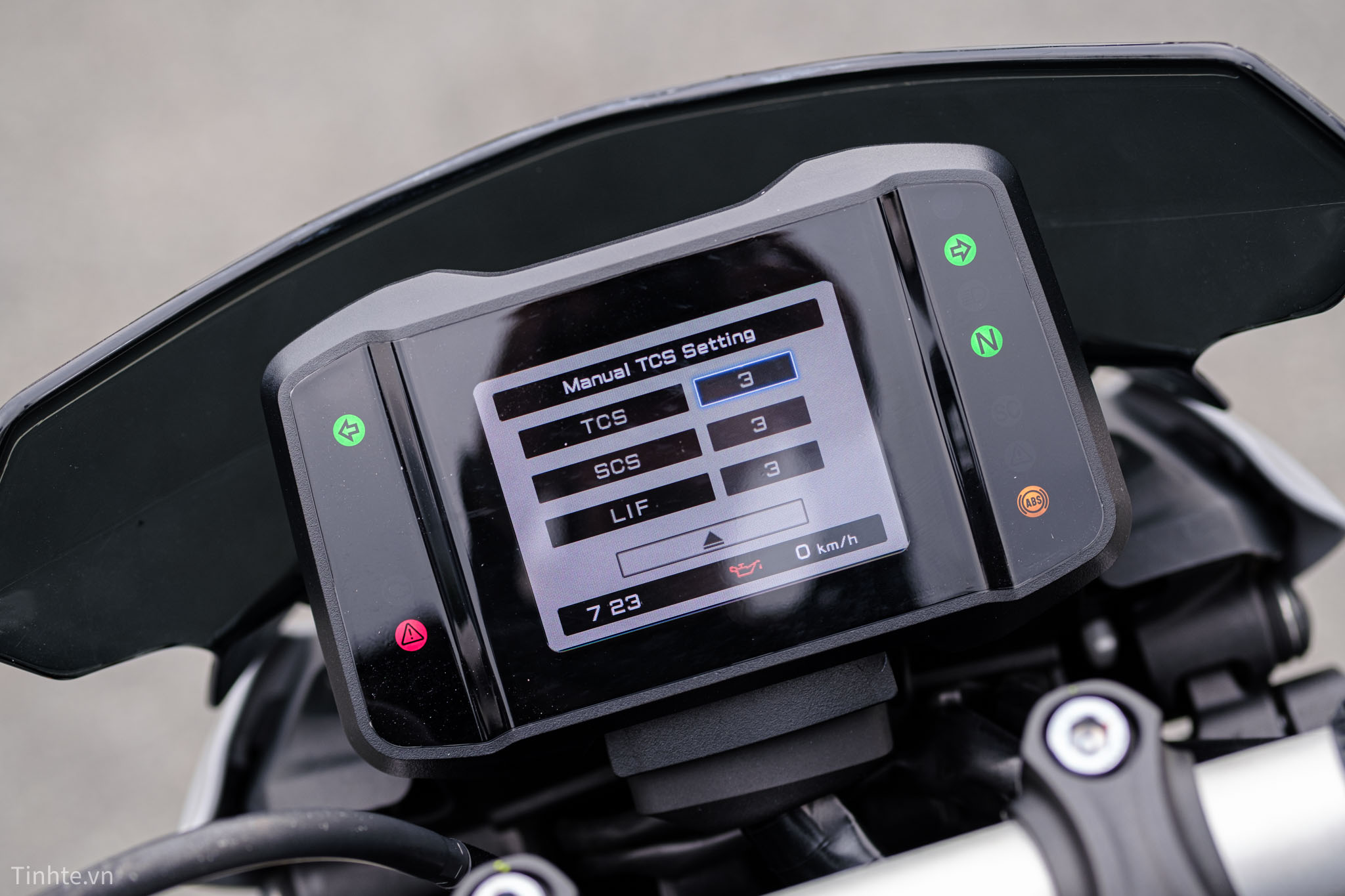tren-tay-yamaha-mt-09-tinhte-26.jpg