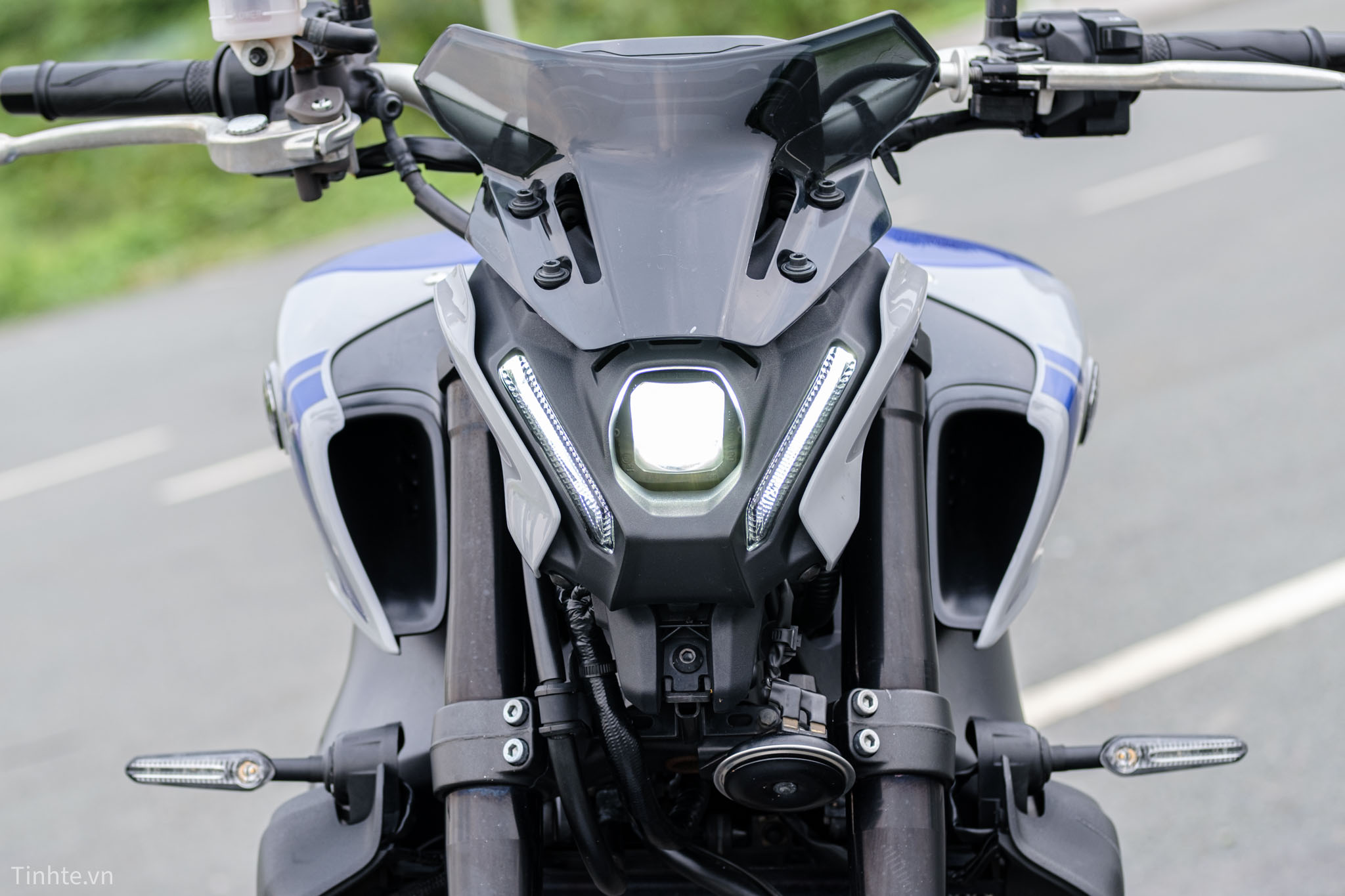 tren-tay-yamaha-mt-09-tinhte-37.jpg