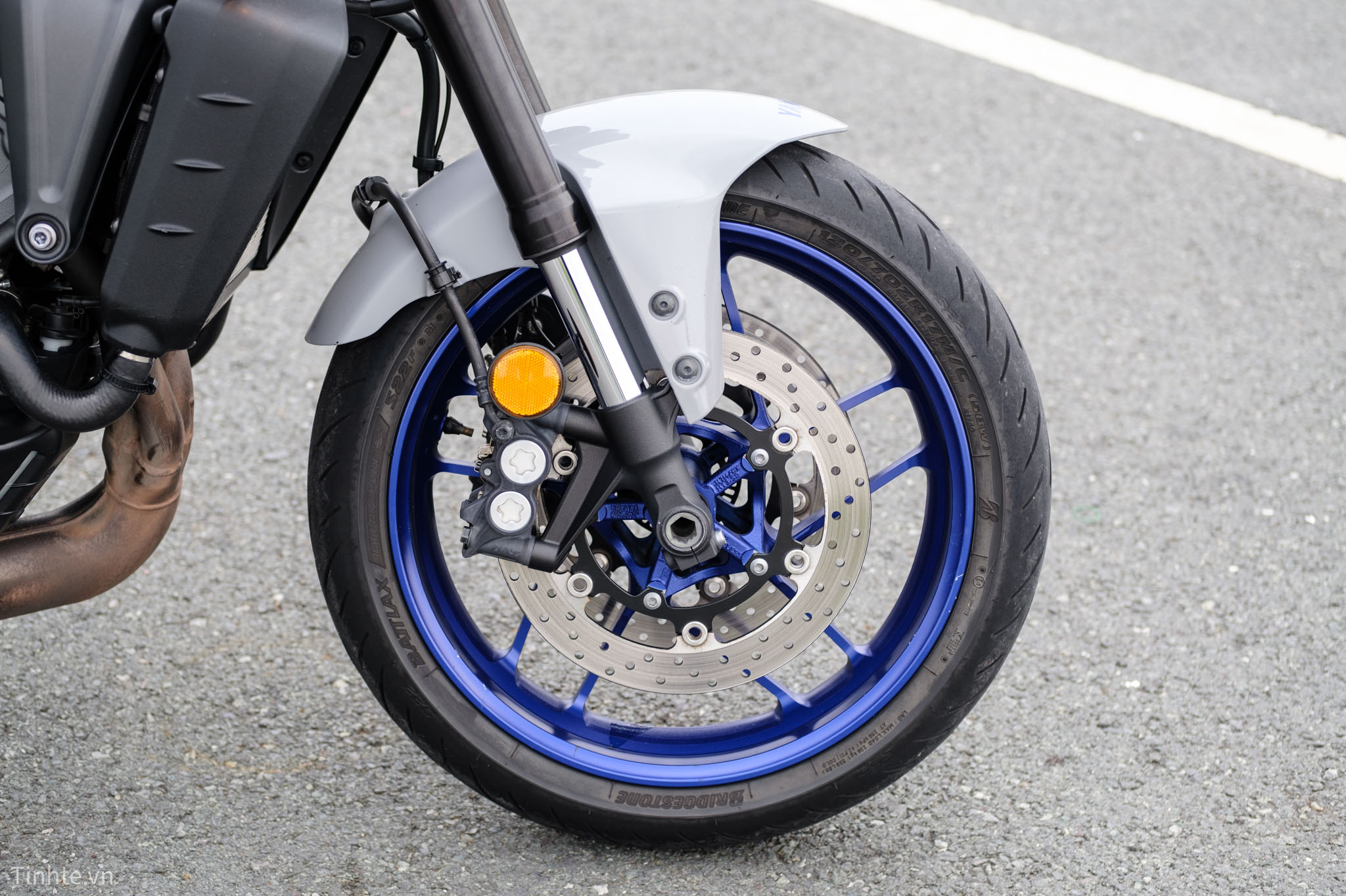 tren-tay-yamaha-mt-09-tinhte-05.jpg