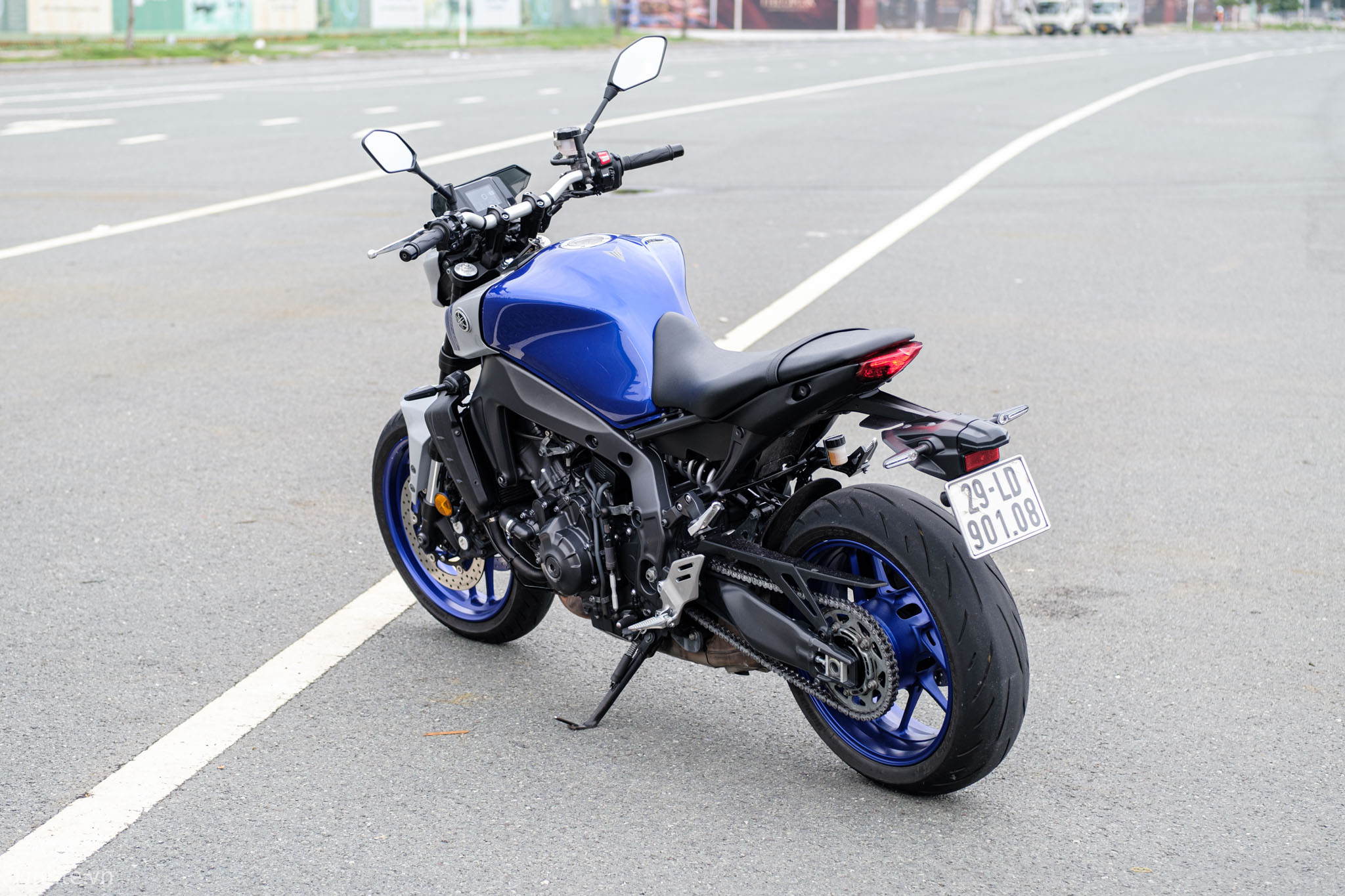 tren-tay-yamaha-mt-09-tinhte-12.jpg