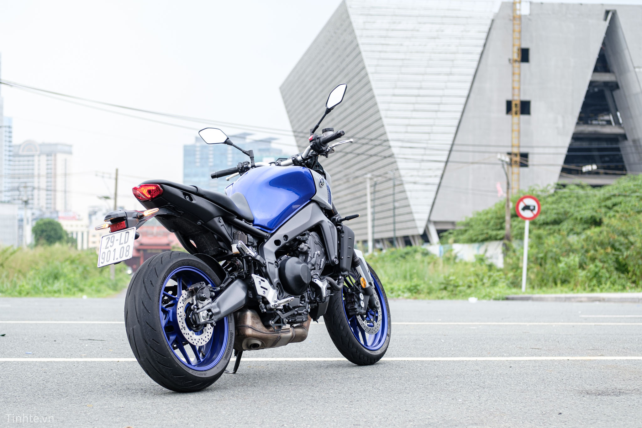 tren-tay-yamaha-mt-09-tinhte-17.jpg