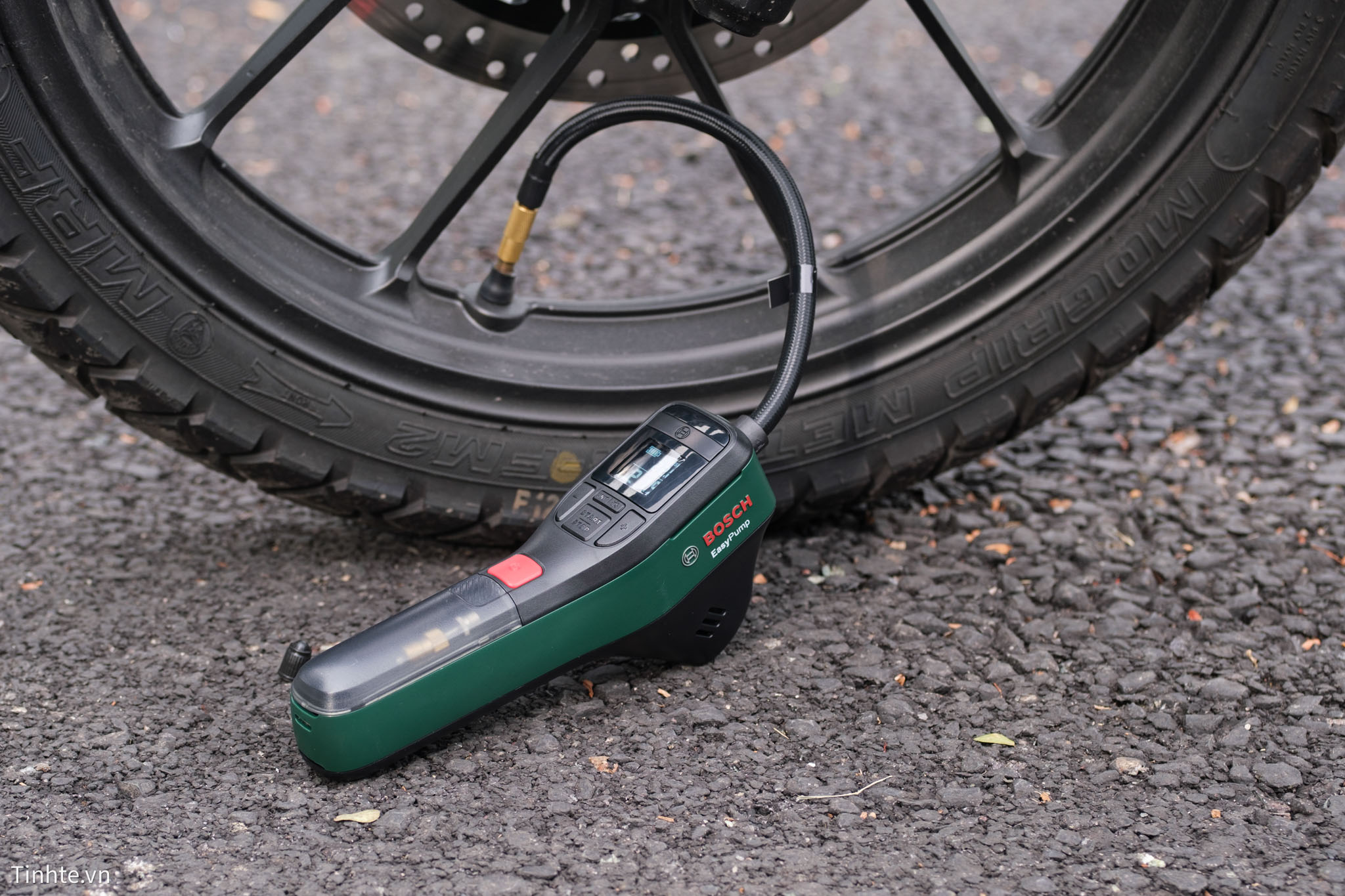 Trên tay máy bơm di động Bosch Easy Pump: thiết kế thông minh, gọn gàng và tính di động cao