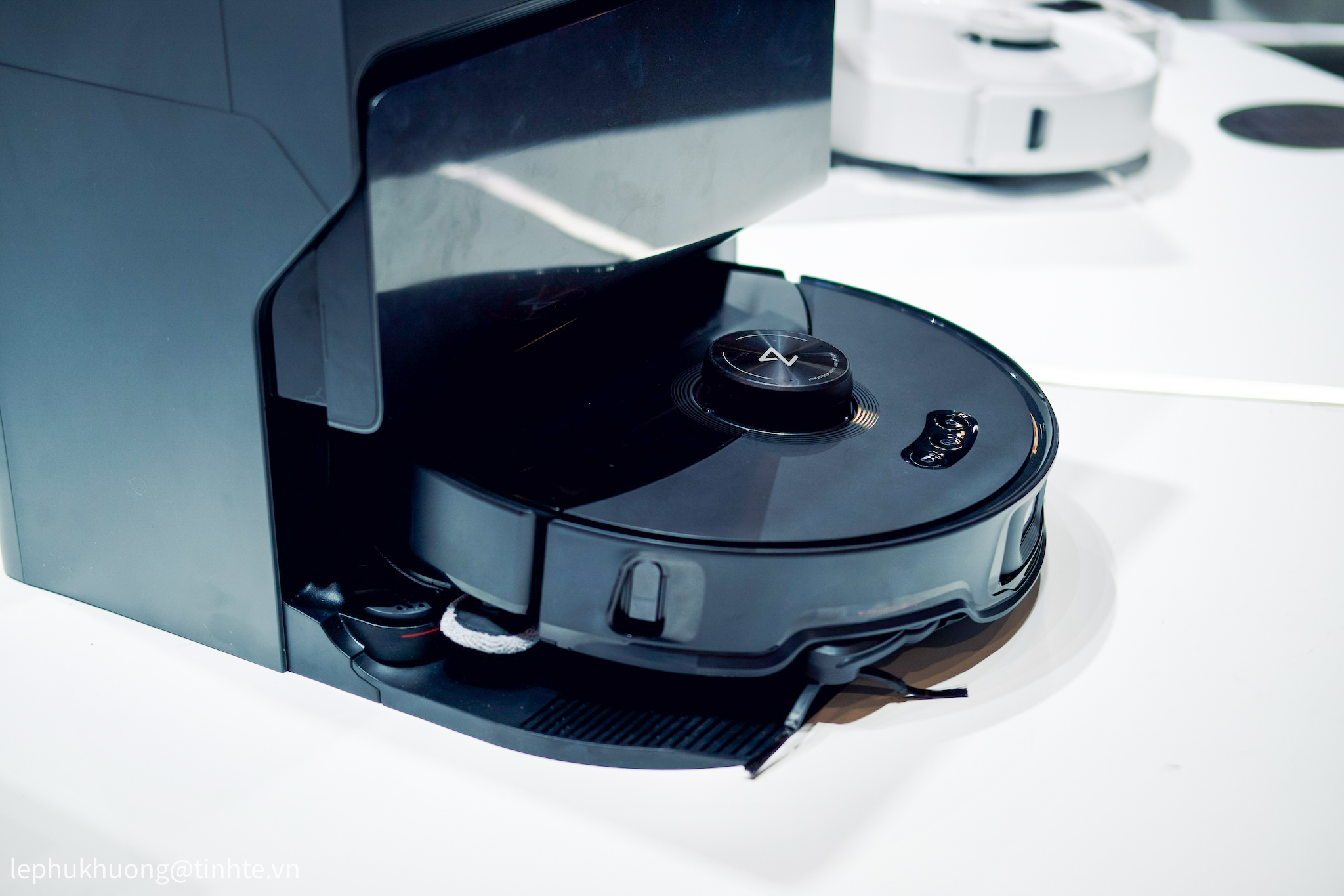 ces24-roborock-s8-maxv-ultra-13.jpg