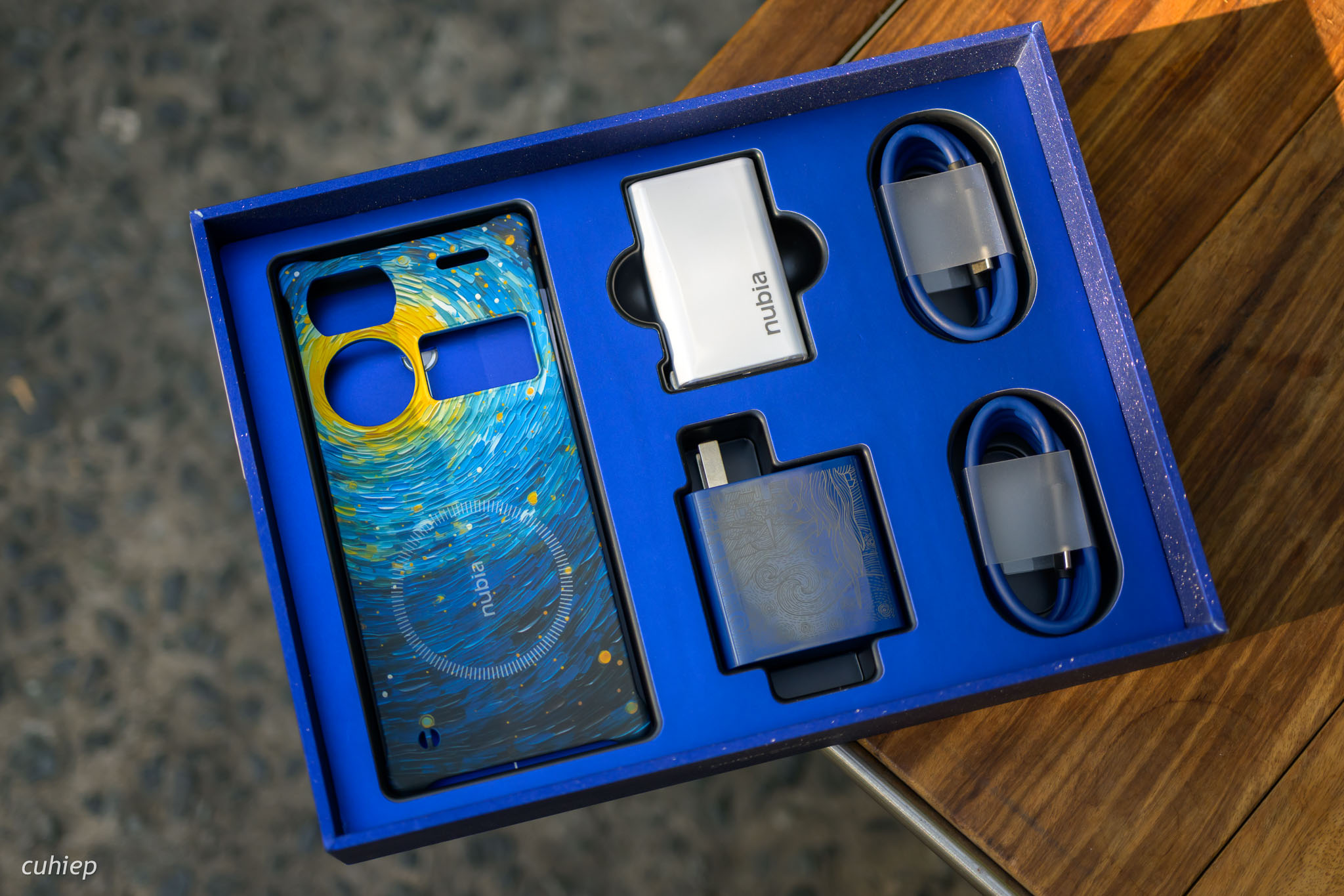 Trên tay Nubia Z60 Ultra Starry Night: đẹp và nhiều điều đặc biệt