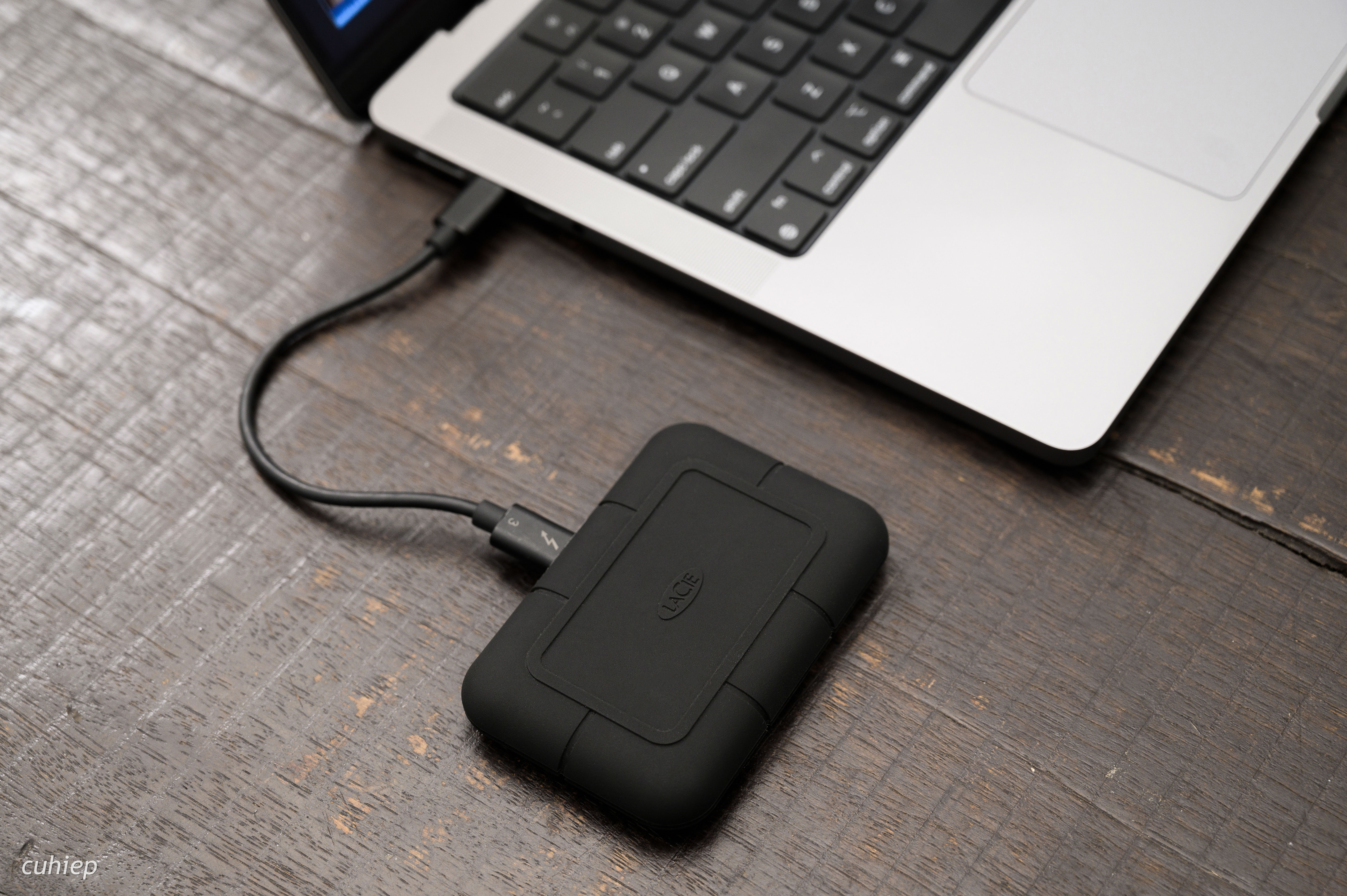 Lacie Rugged SSD Pro: 4TB tốc độ tới 2800 MB/s cho anh em làm phim