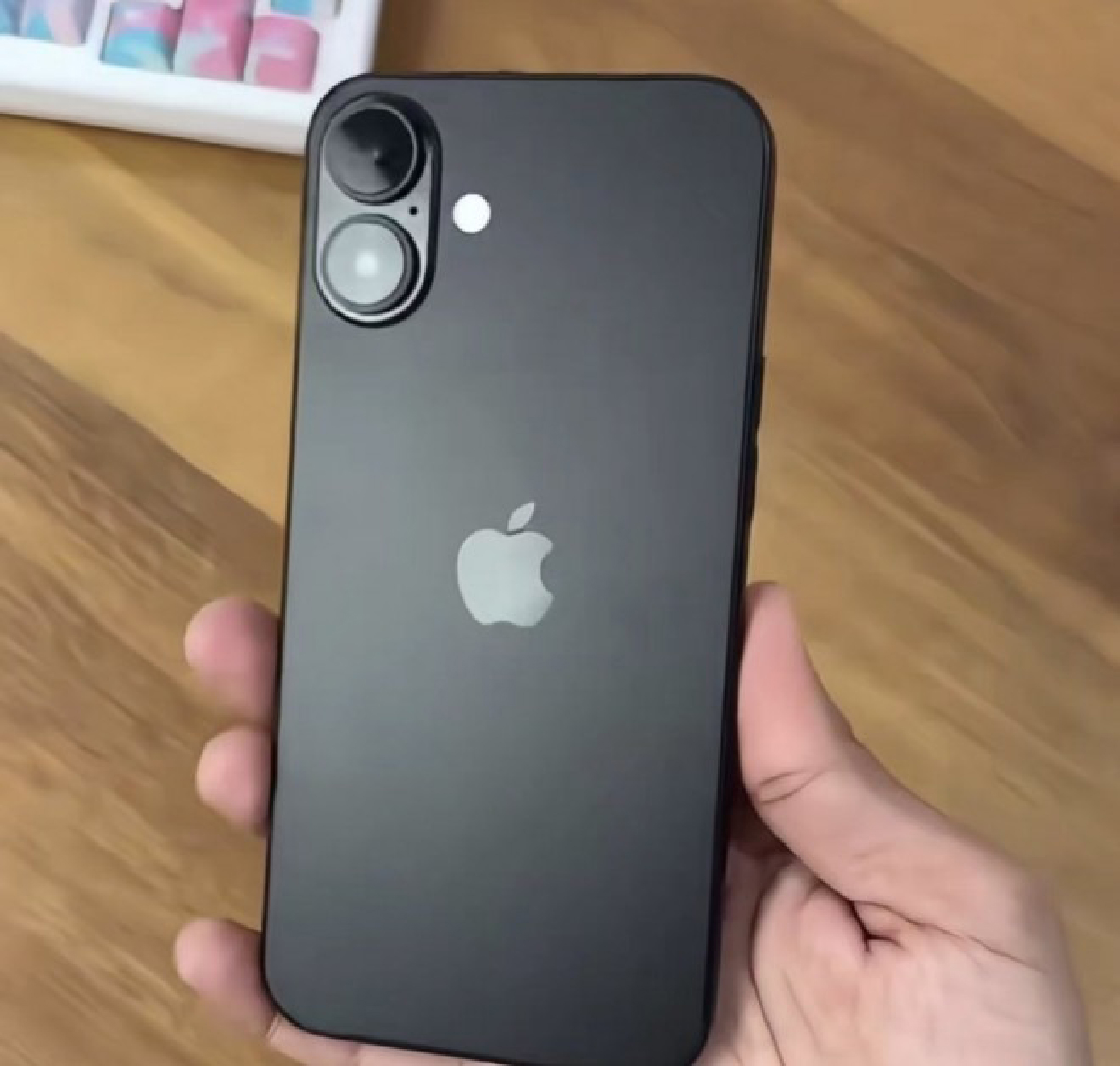 iphone-16-mo-hinh.jpeg
