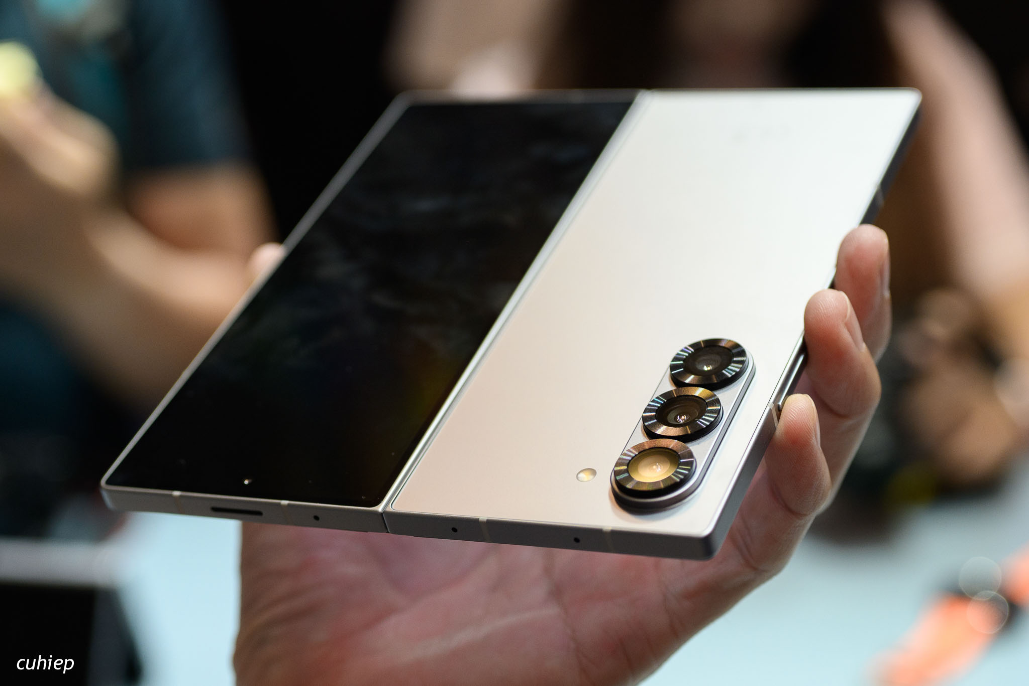 Samsung-Galaxy-ZFold6-cuhiep-21.jpg