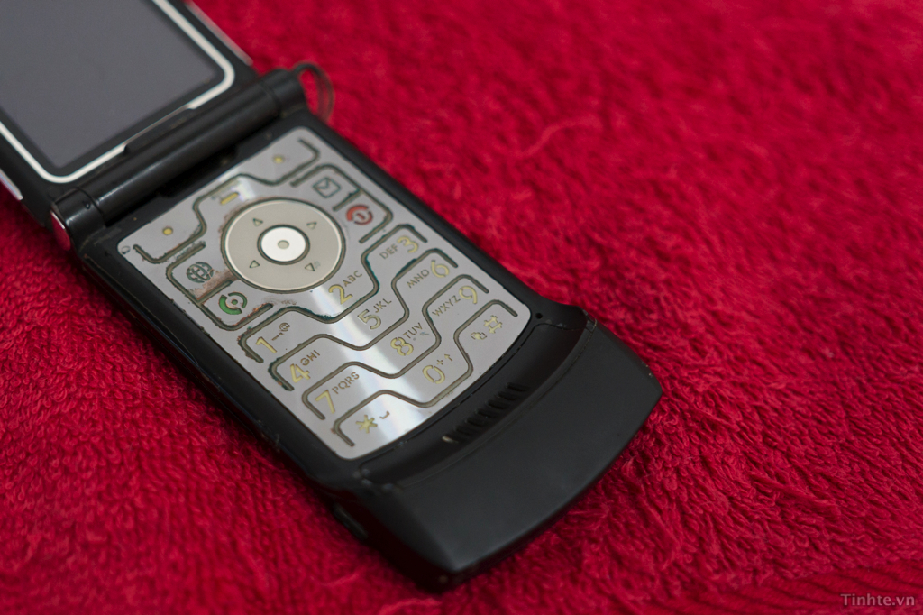 3498521-Motorola-RAZR-V3-2.jpg