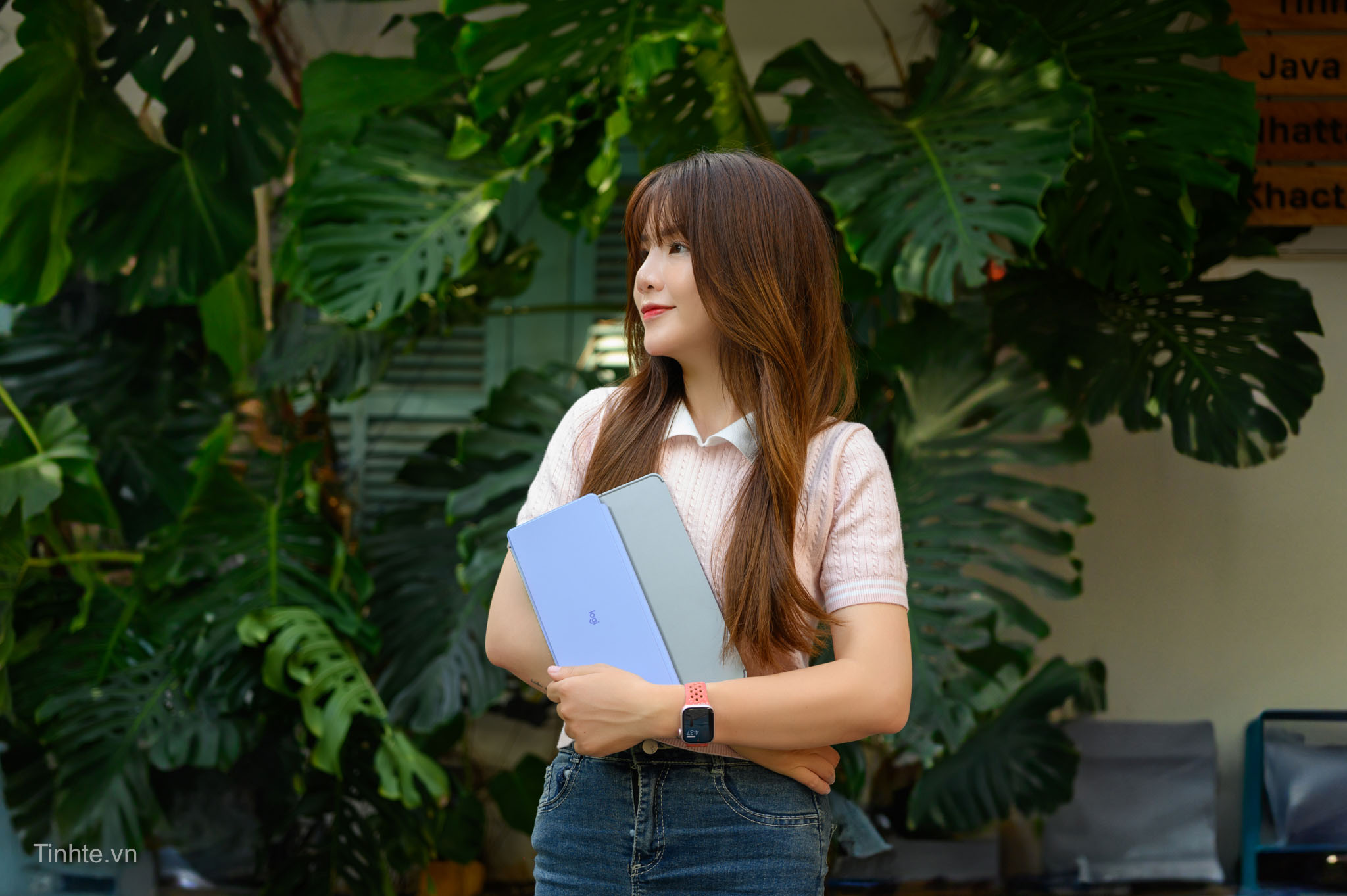 Trên tay bàn phím di động Logitech Keys-To-Go 2: mỏng gọn, rất tiện để đem đi