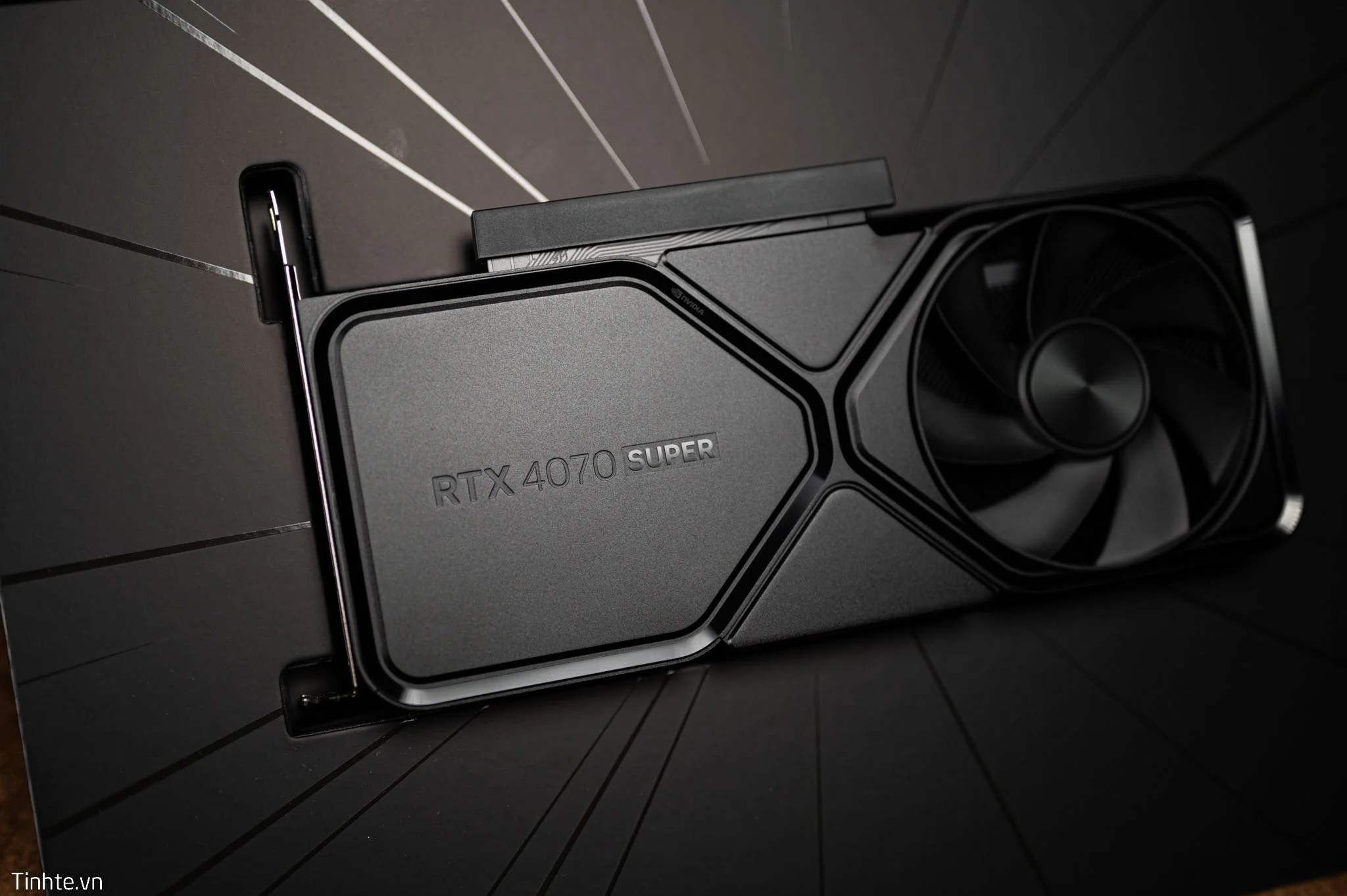 8241692-RTX-4070-Super-Tinhte-2.webp