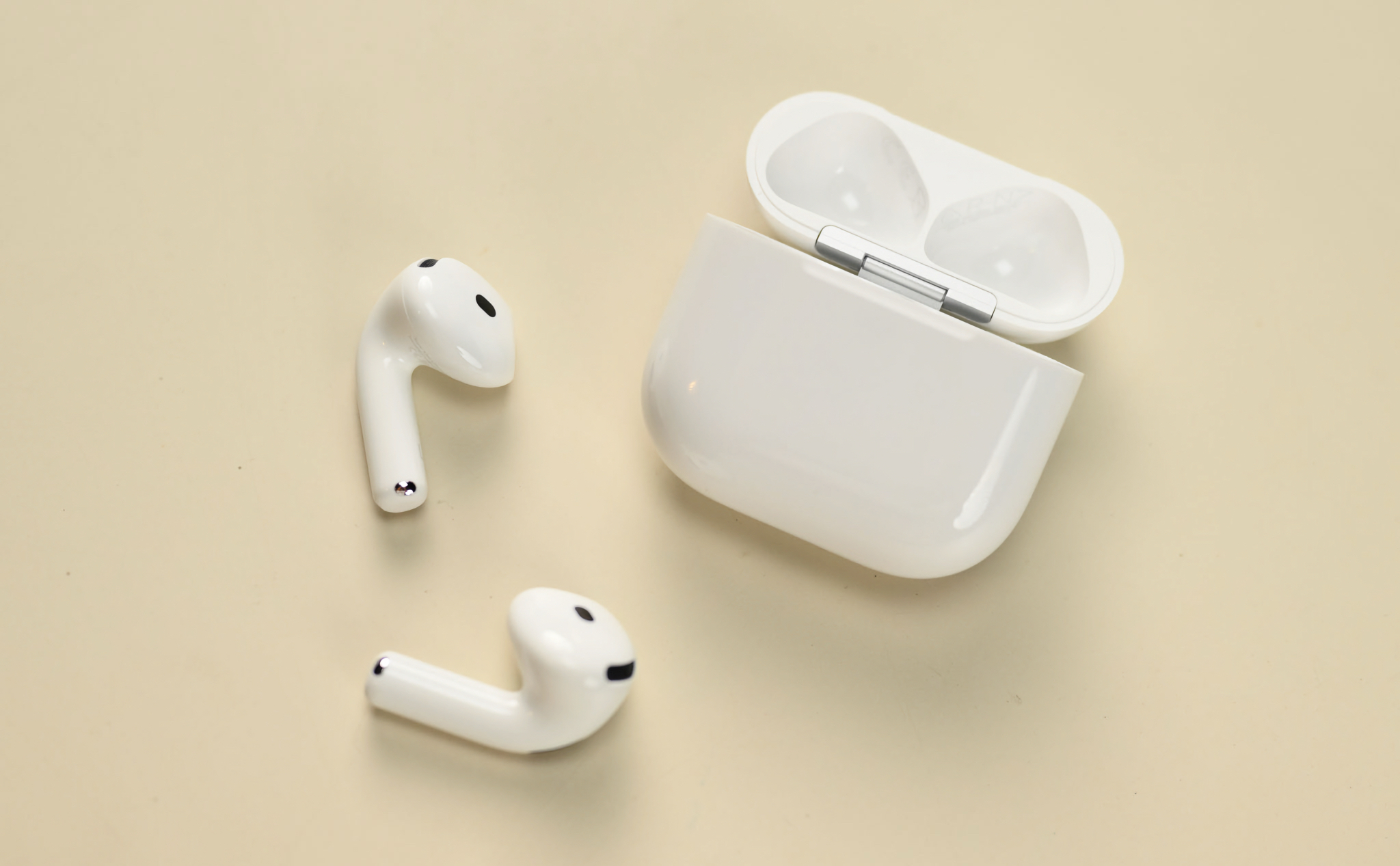 Trên tay AirPods 4: không đáng mua