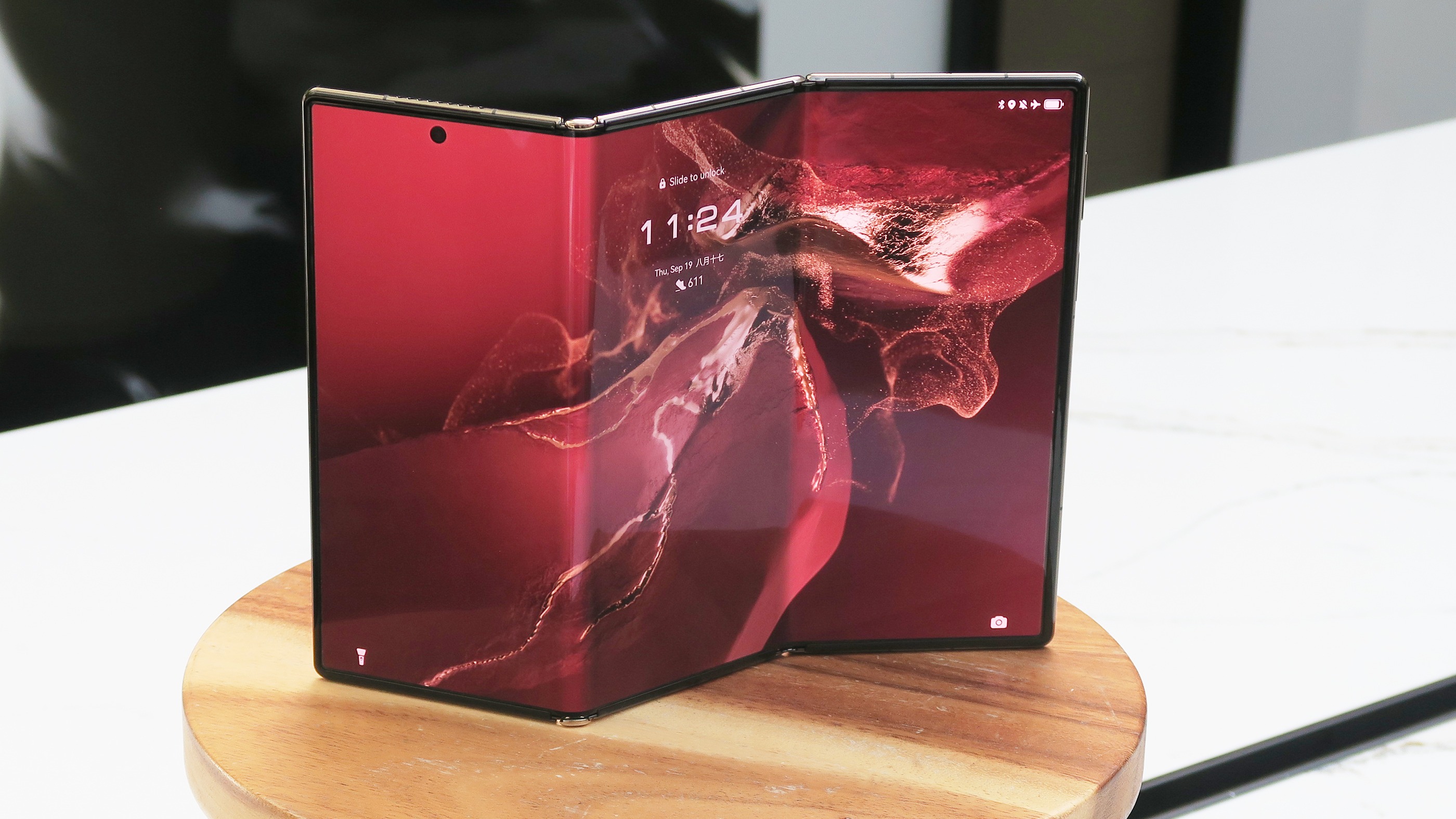 Huawei-Mate-XT-hands-on-tablet-b.jpg