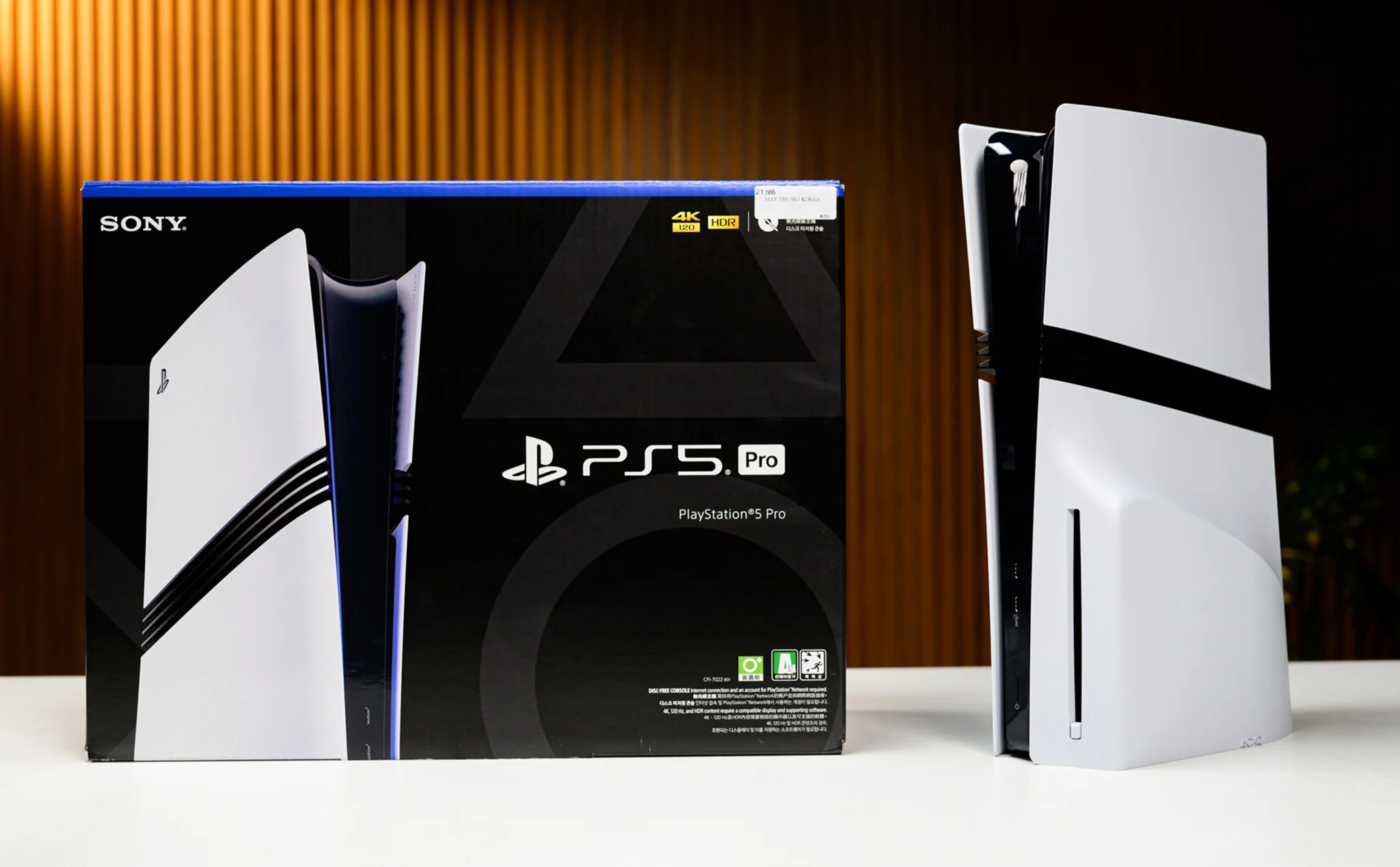 Trên tay Playstation 5 Pro: Cấu hình mạnh hơn, nhỏ như Slim, giá khoảng 24 triệu