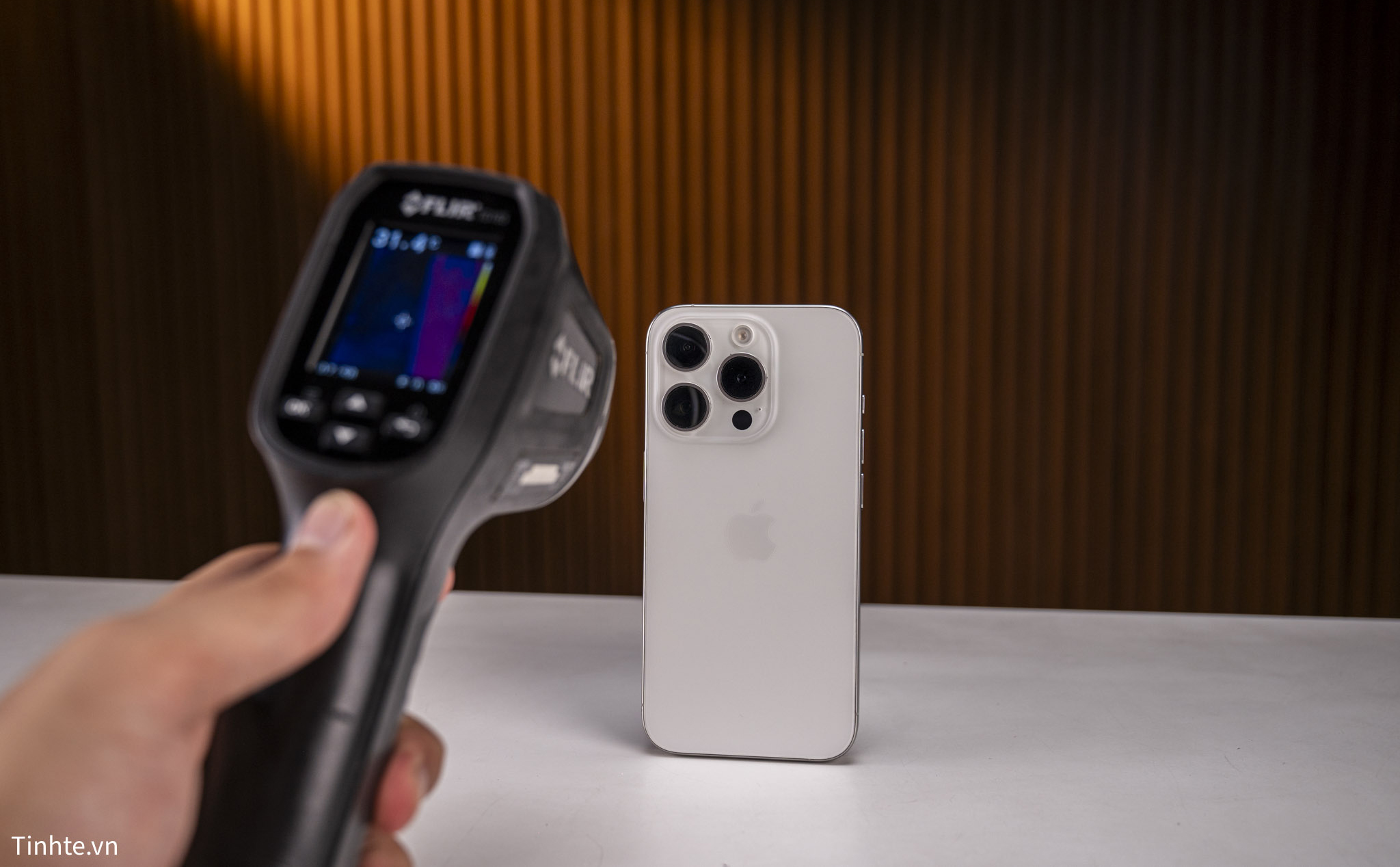 Đo Nhiệt: iPhone 15 Pro